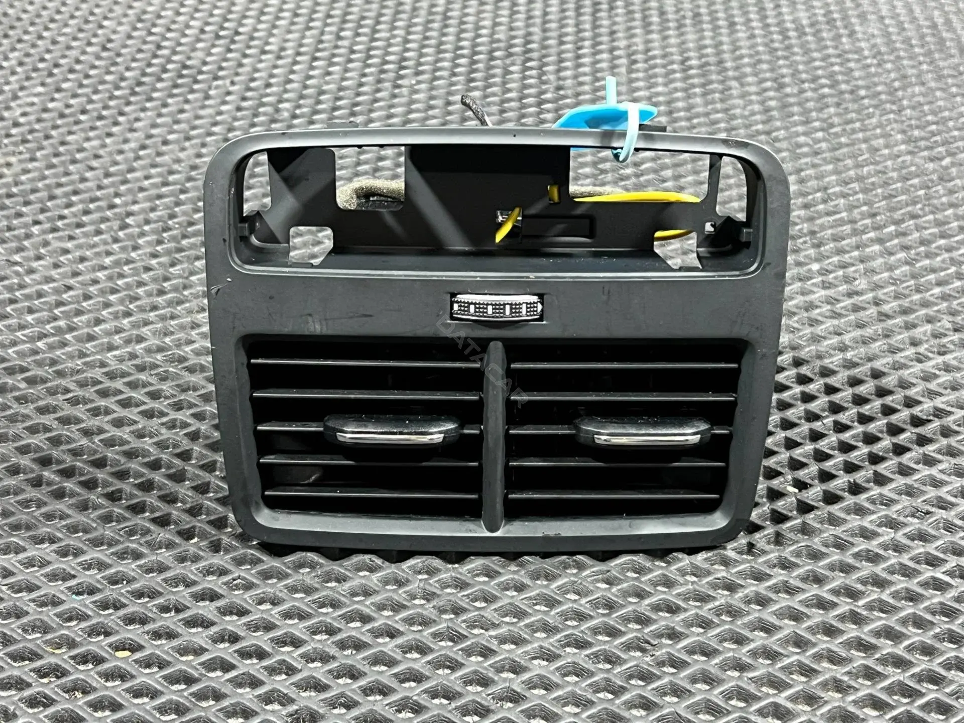 Дефлектор обдува салона 8W0819203
