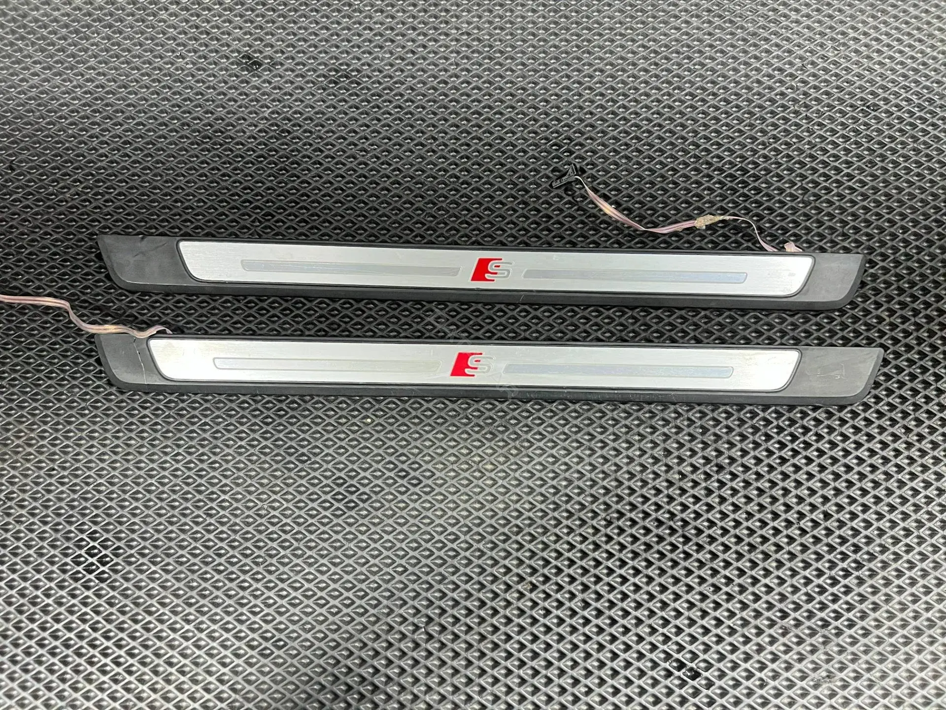 Накладка на порог 8W0947417A, 8W0947418A