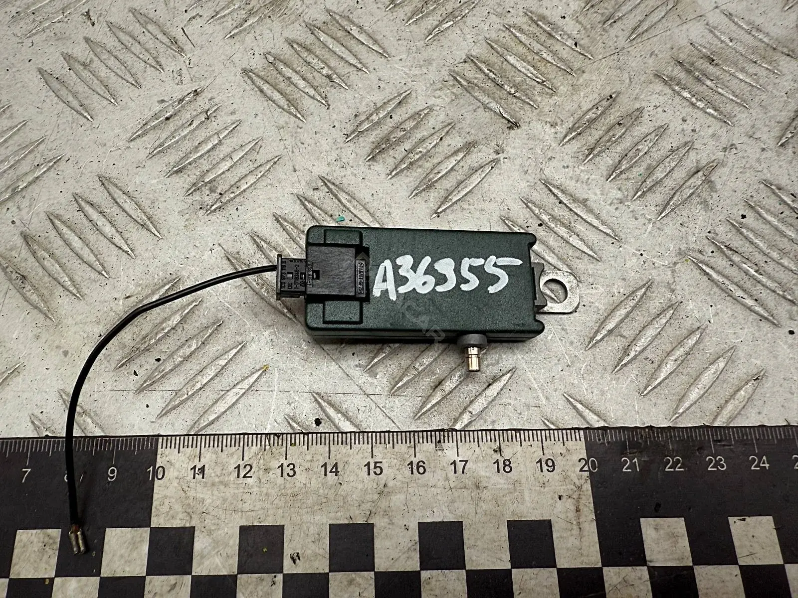 Усилитель антенны 7L6035577C
