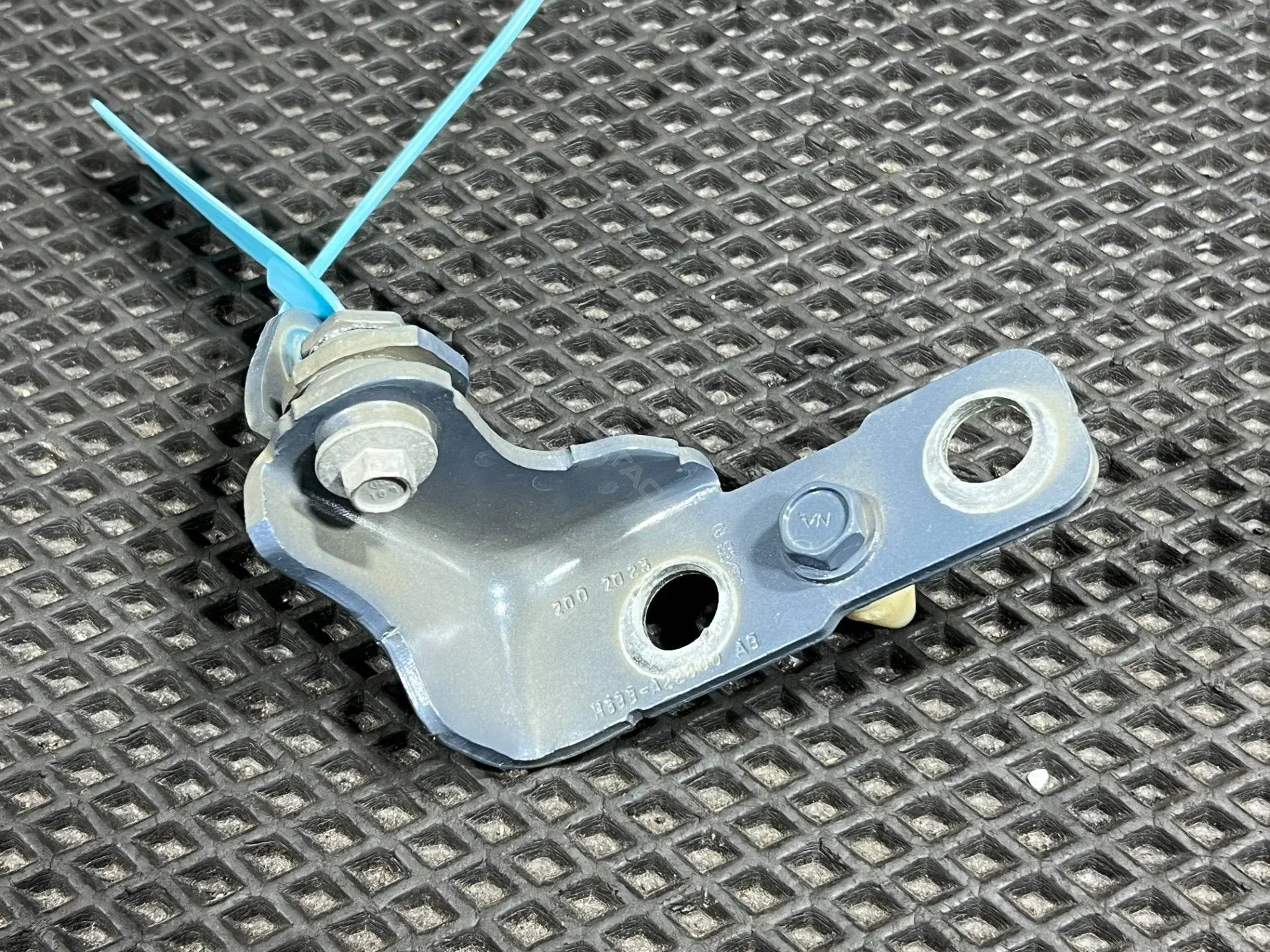 Петля двери H6BBA22800AB