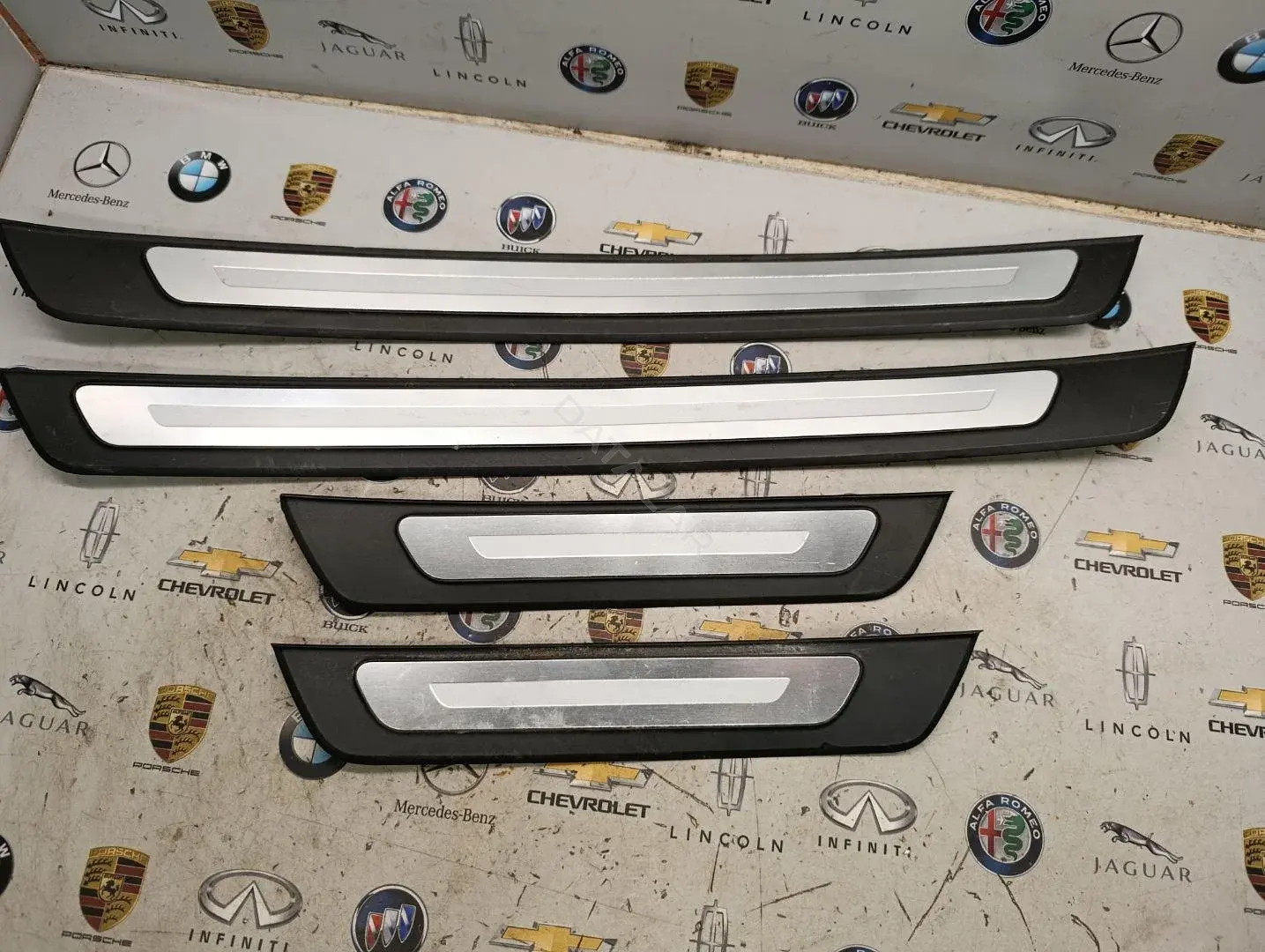 Накладка на порог 4K0853373, 4K0853374, 4K0853375