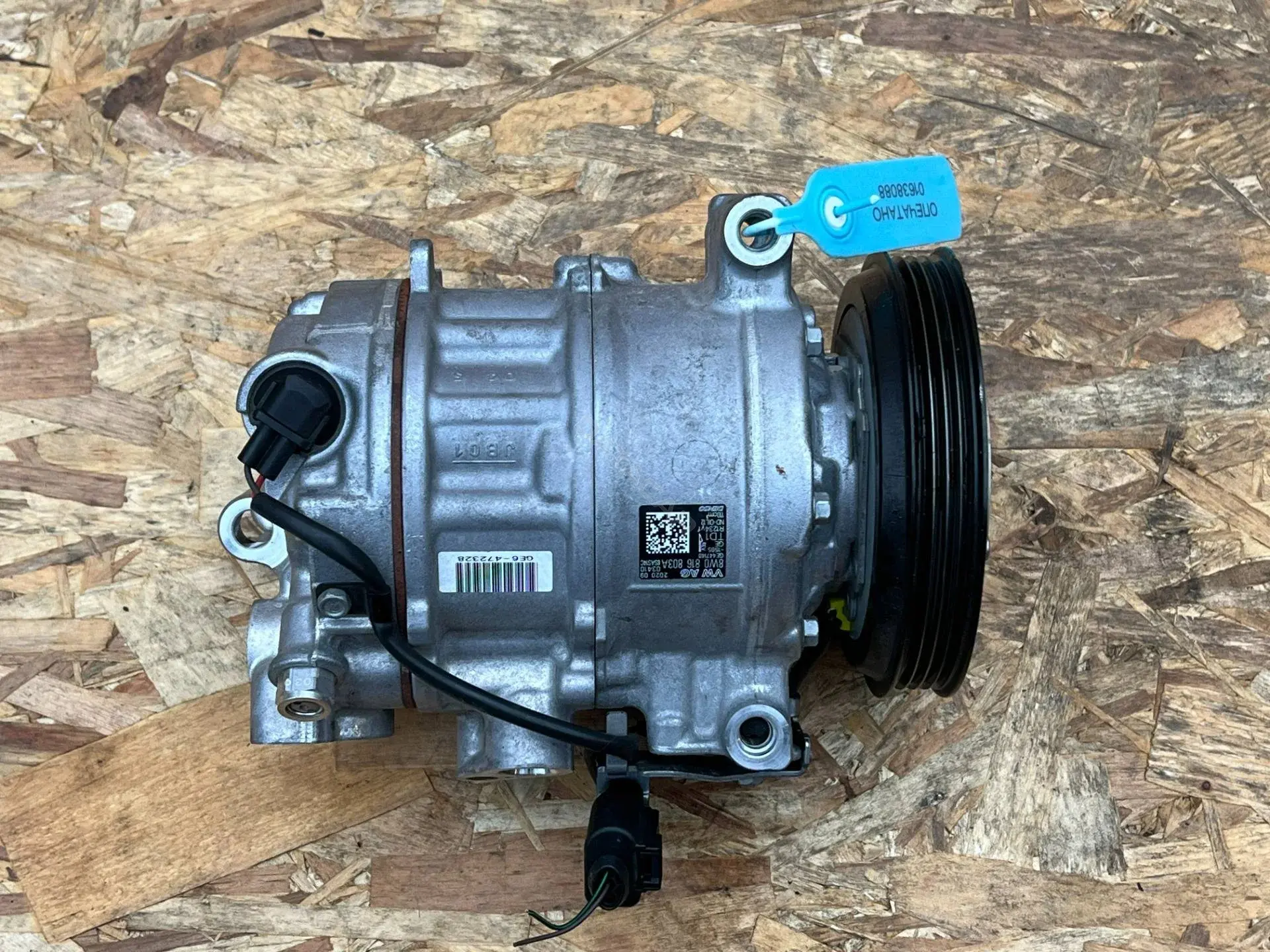 Компрессор кондиционера 8W0816803A