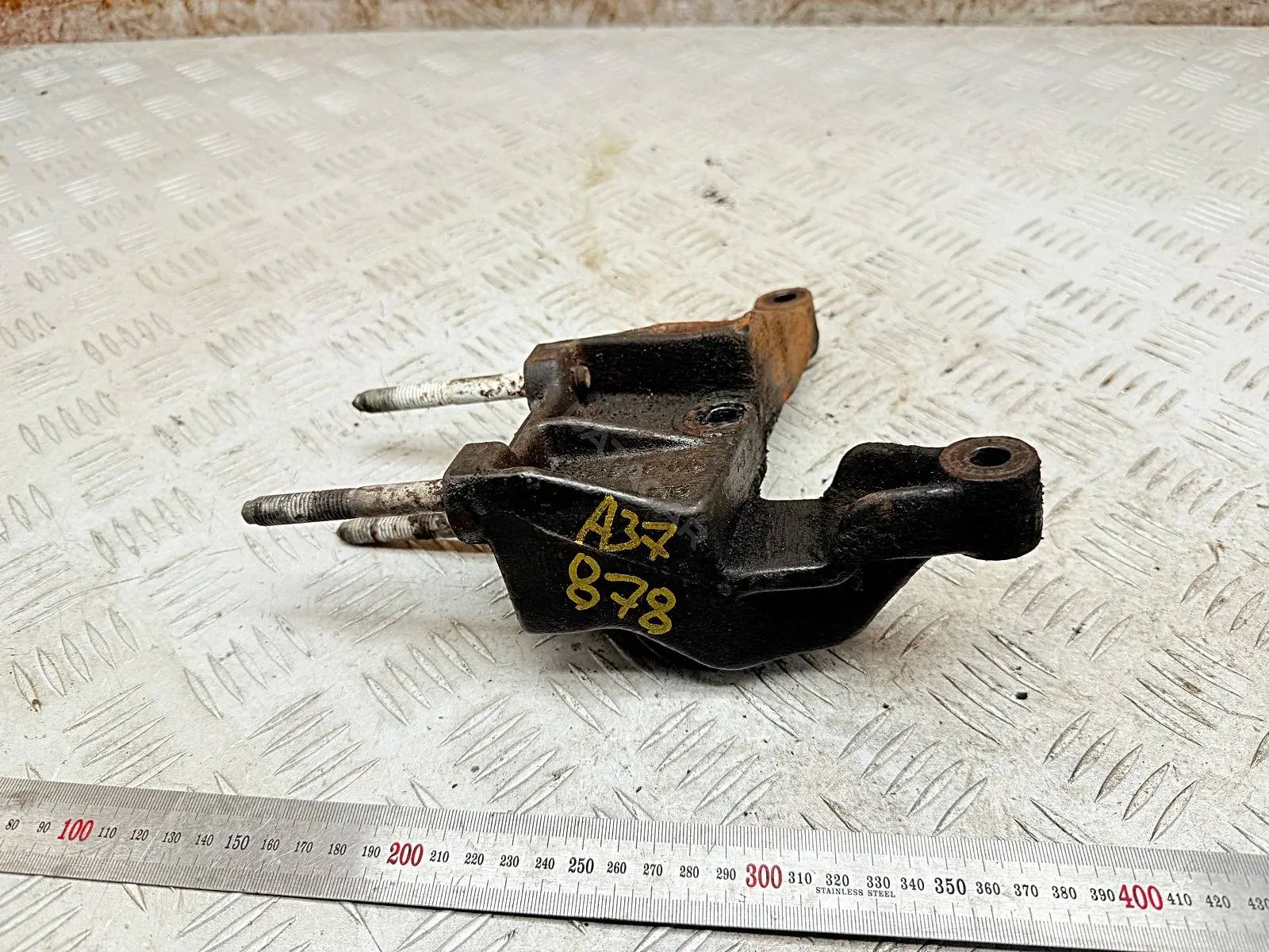 Кронштейн двигателя 90498184