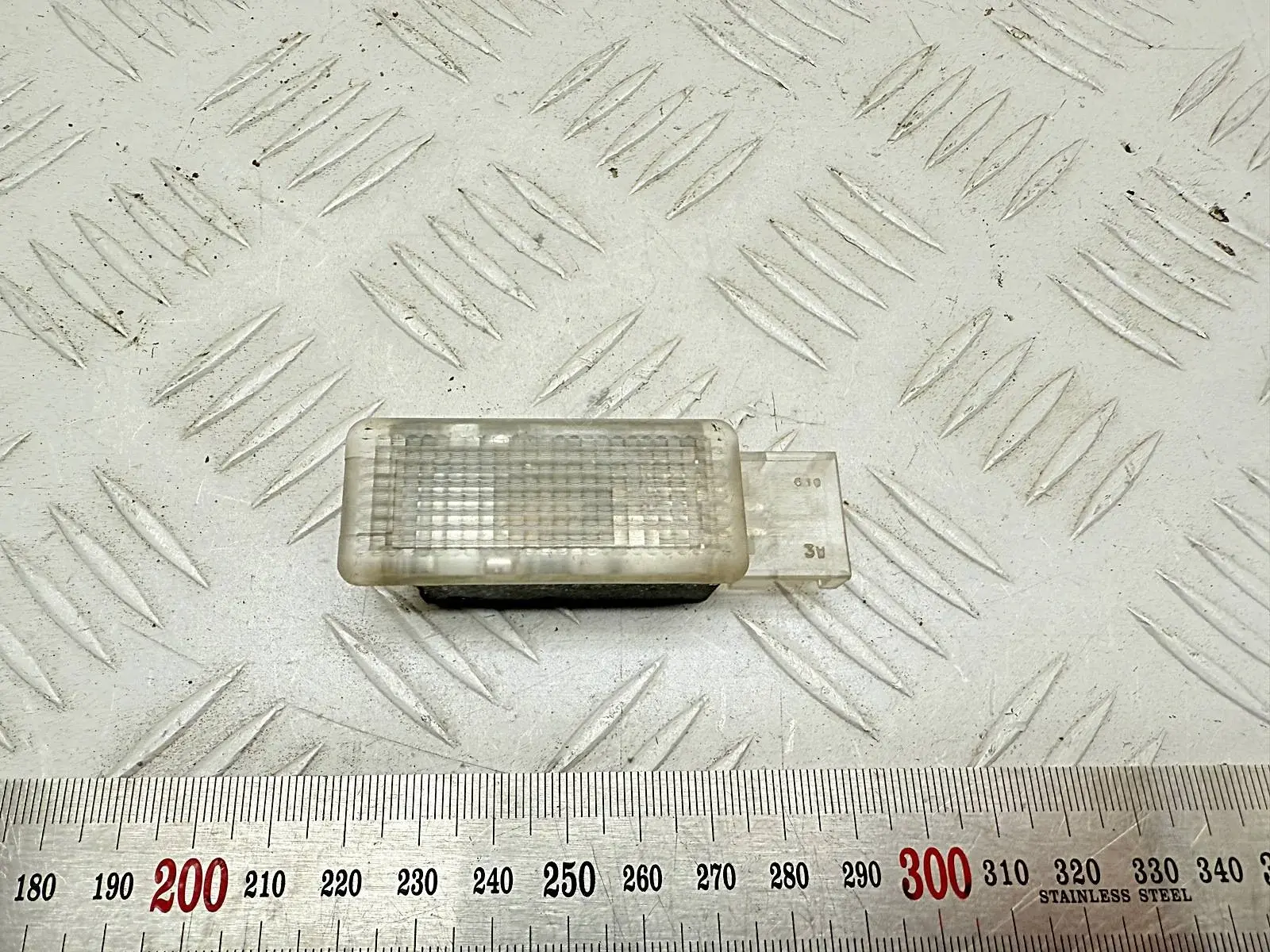 Плафон освещения салона 6L0947565, 7L0947415, 7L0947416