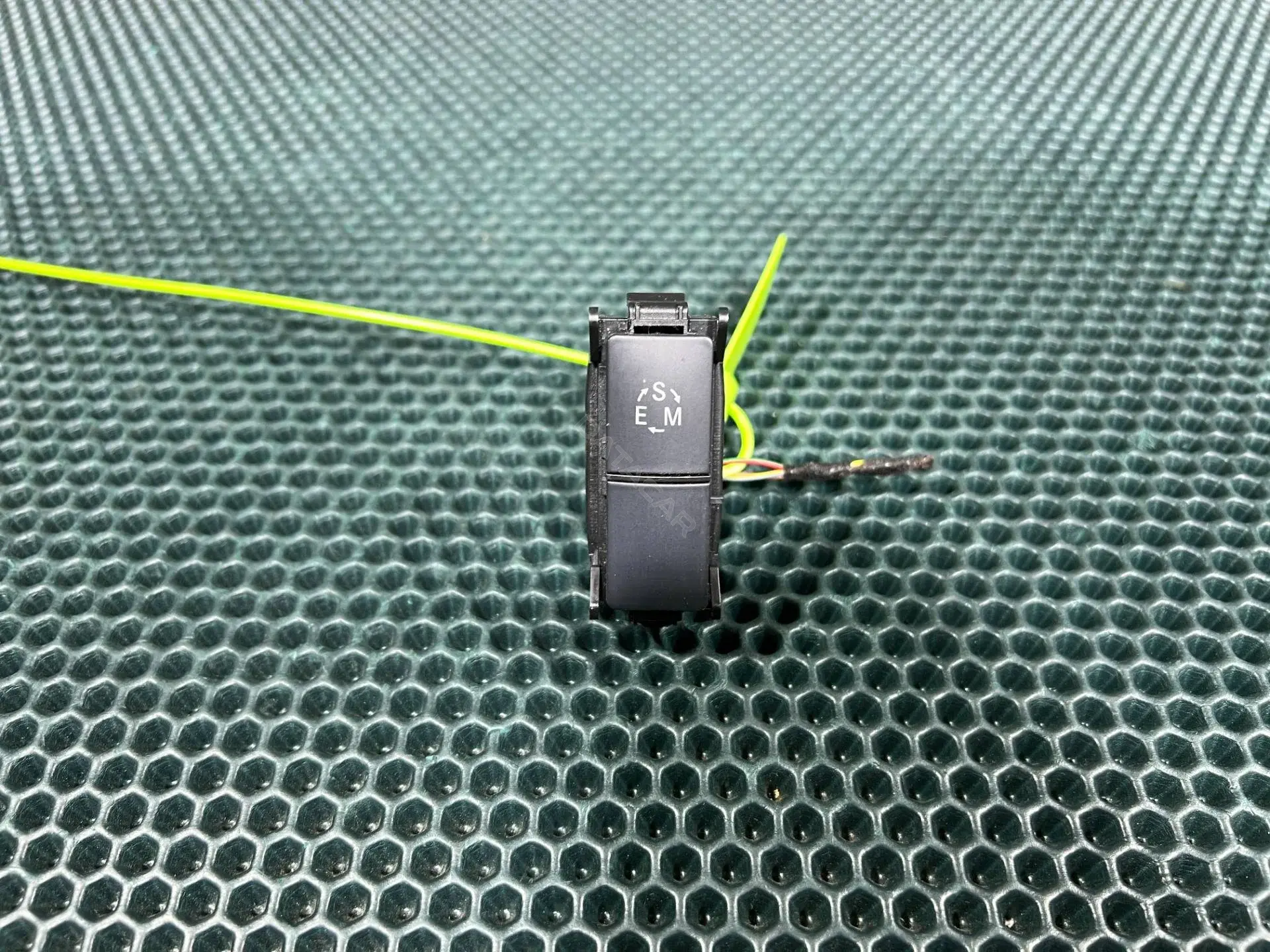 Кнопка (выключатель) A2129051202