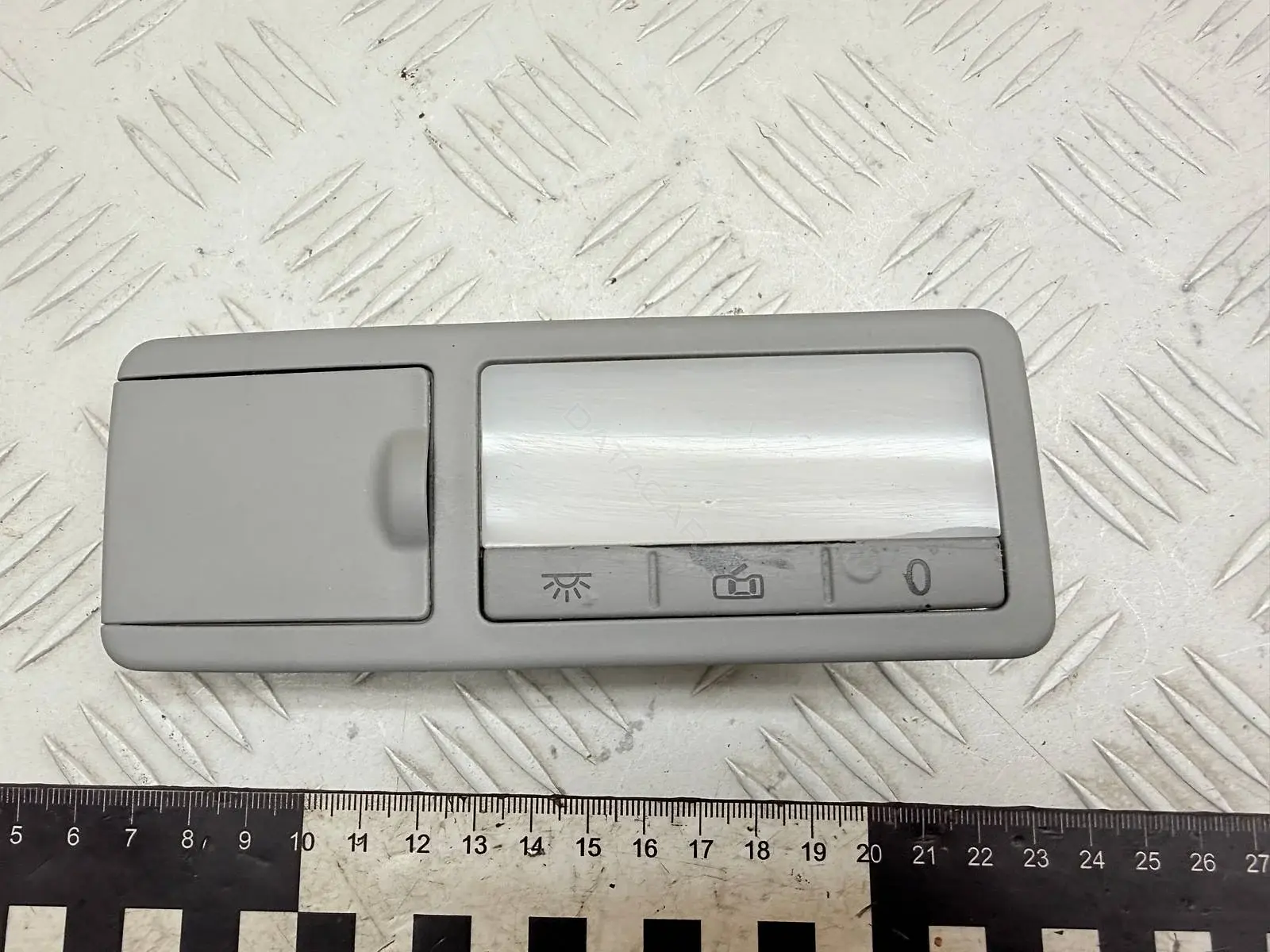 Плафон освещения салона 7L0861688A, 7L6947292B