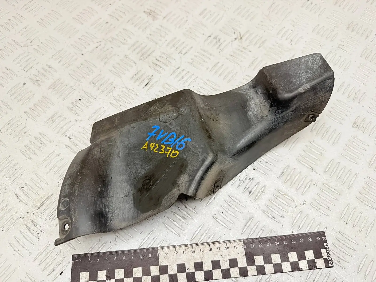 Подкрылок 7L6809967