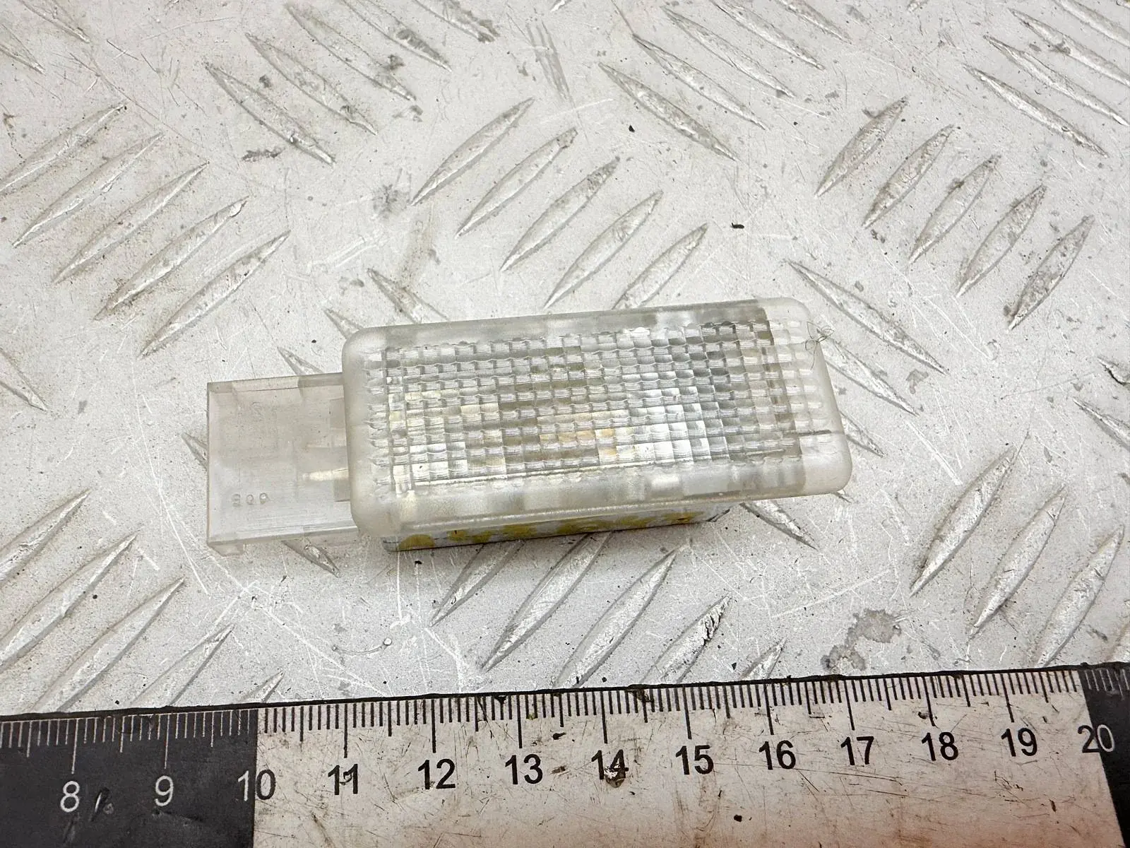 Плафон освещения салона 6L0947565, 7L0947415