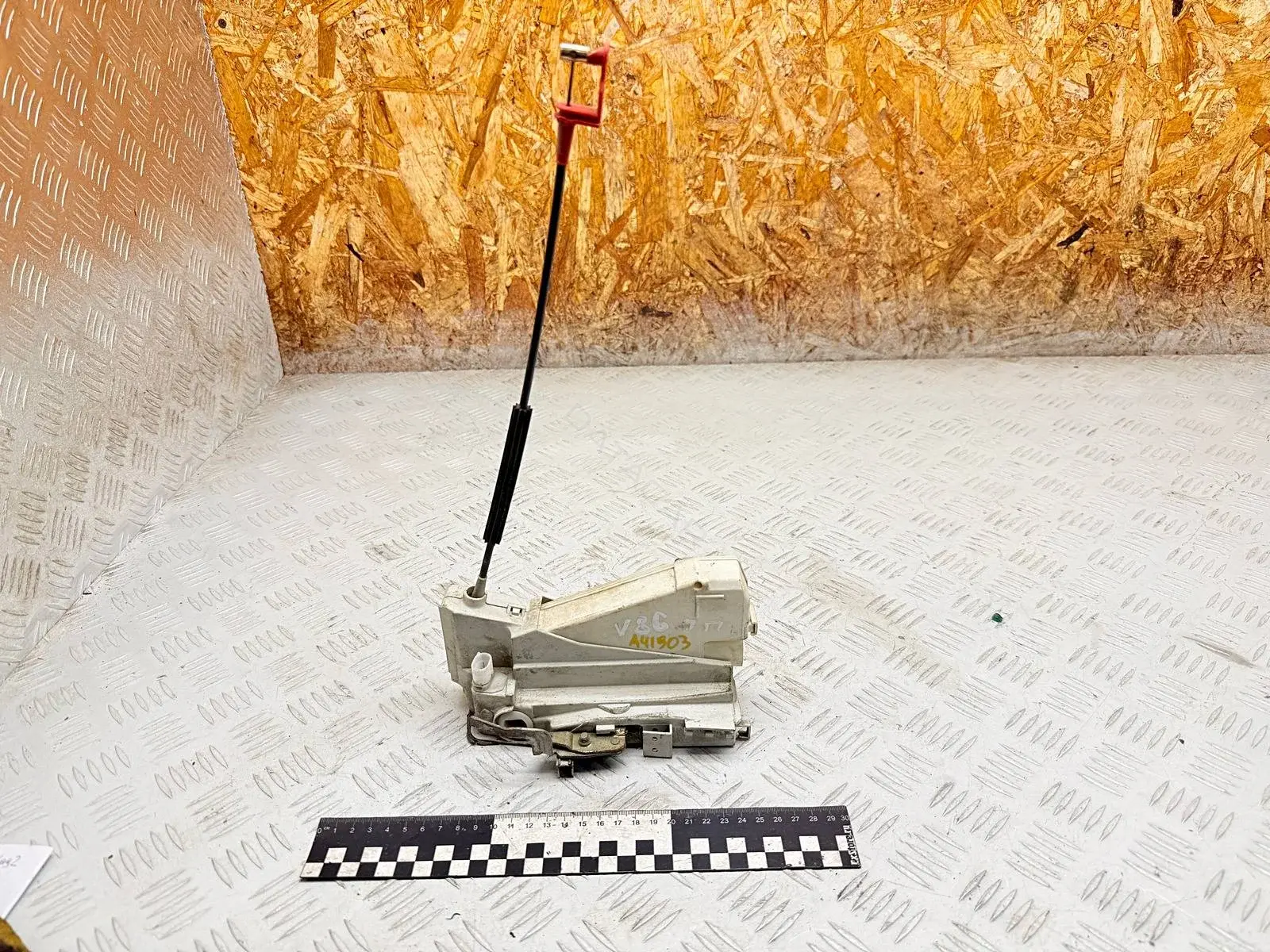 Замок двери 93BG220A20DD