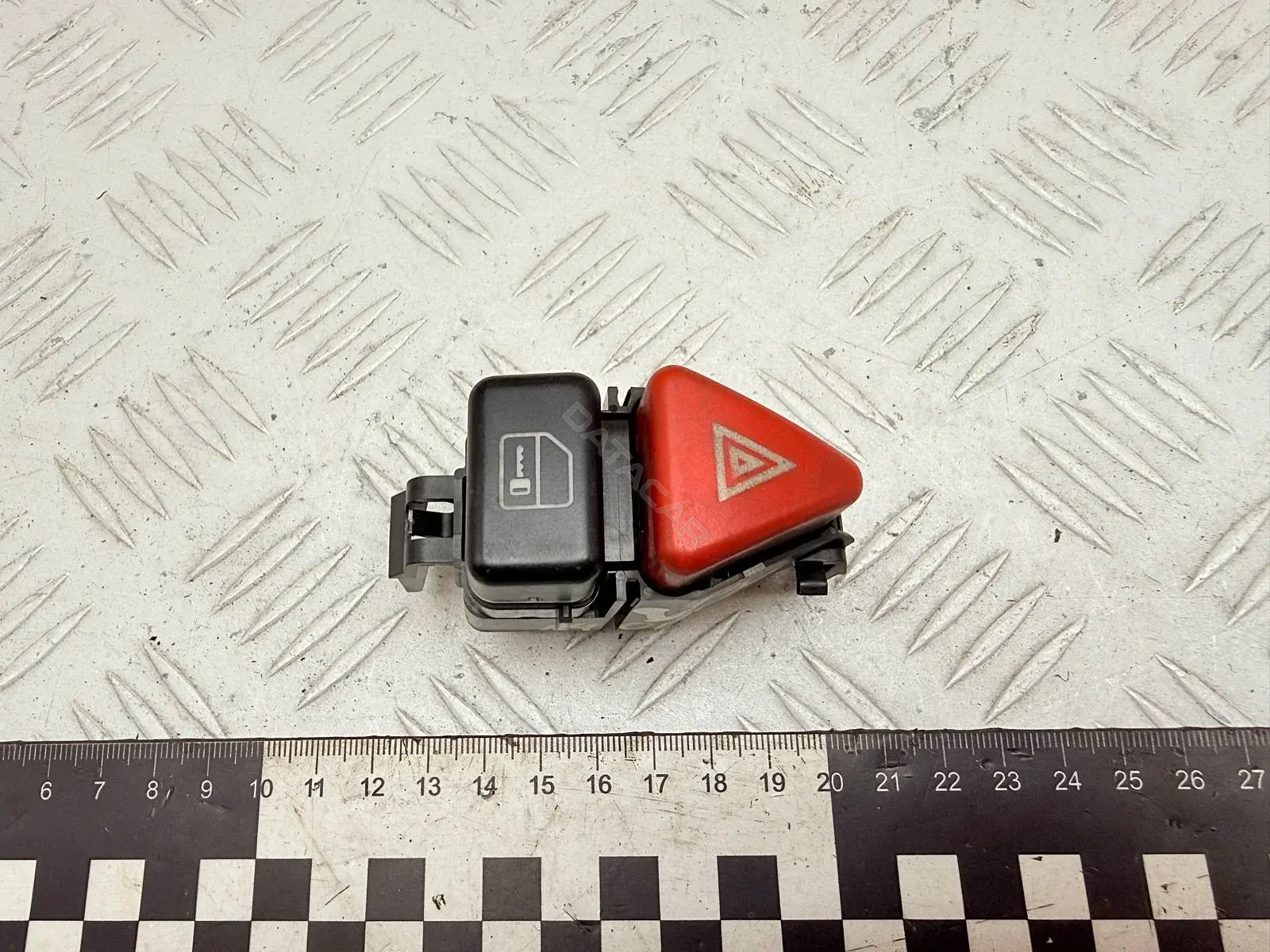 Кнопка аварийки 33019001, A1688201210