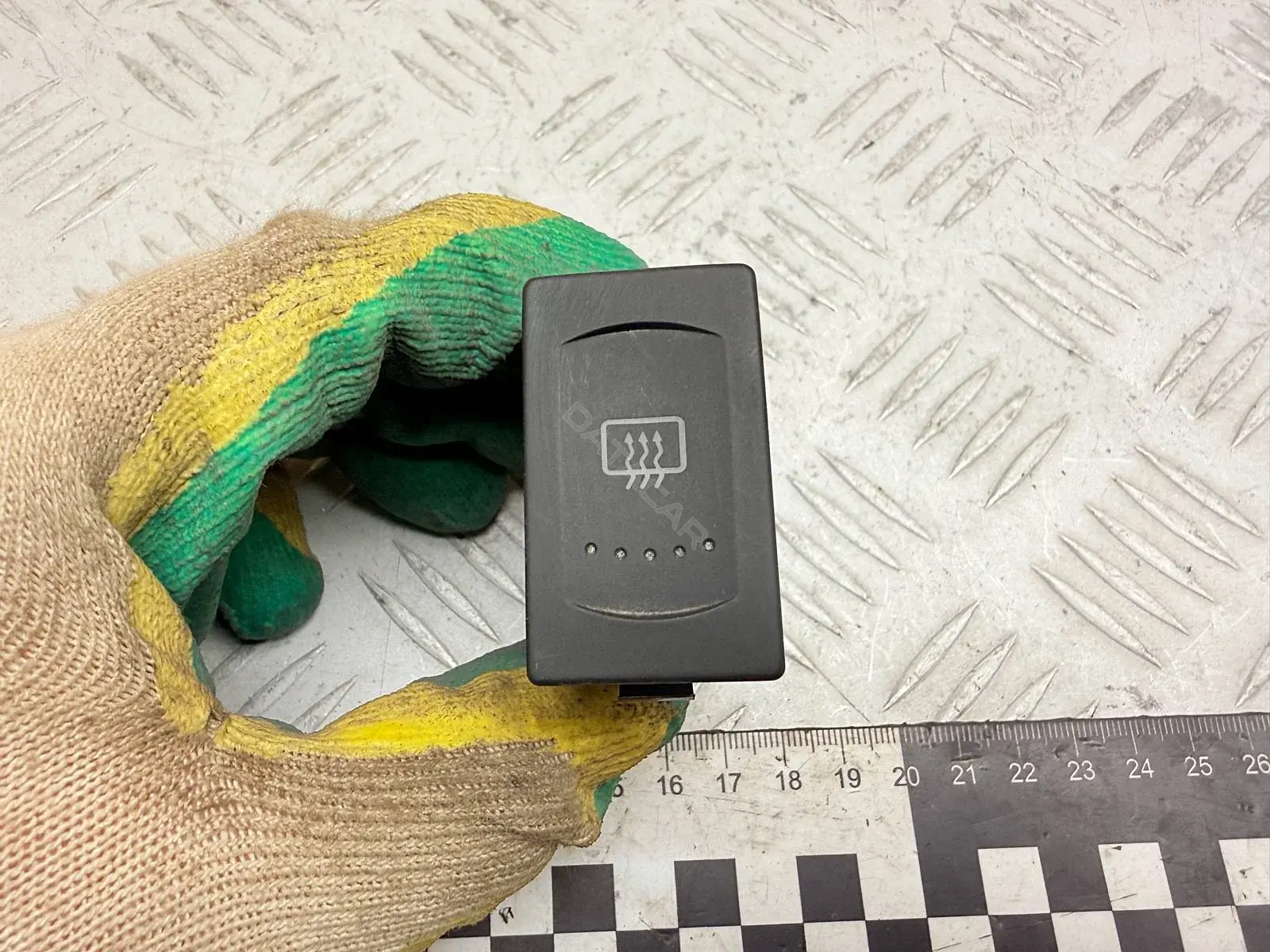 Кнопка подогрева заднего стекла 000051001010, 0916087, 108882