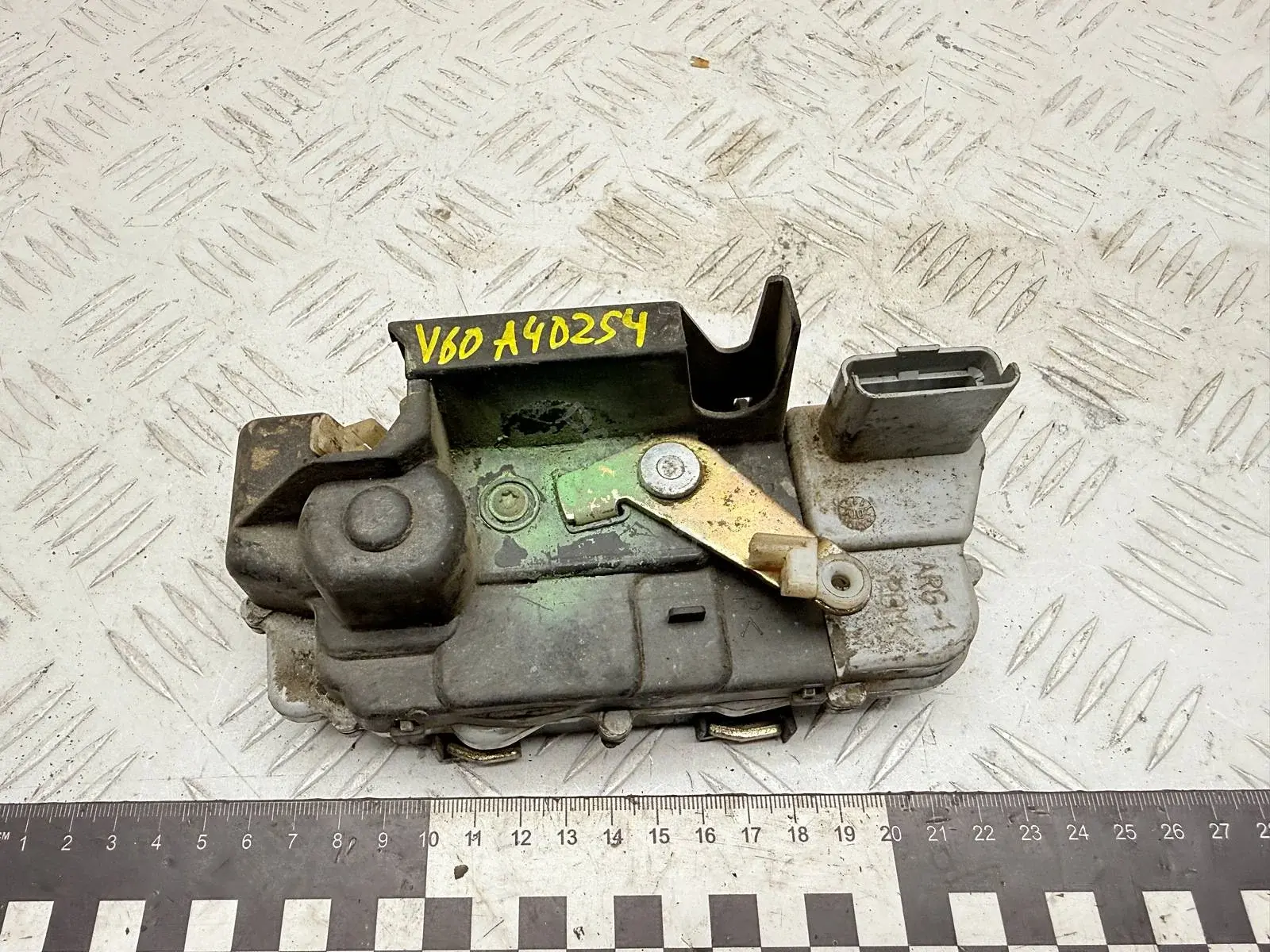 Замок двери 913784