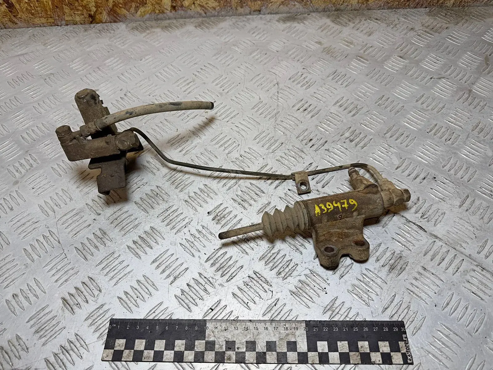 Рабочий цилиндр сцепления MR553469