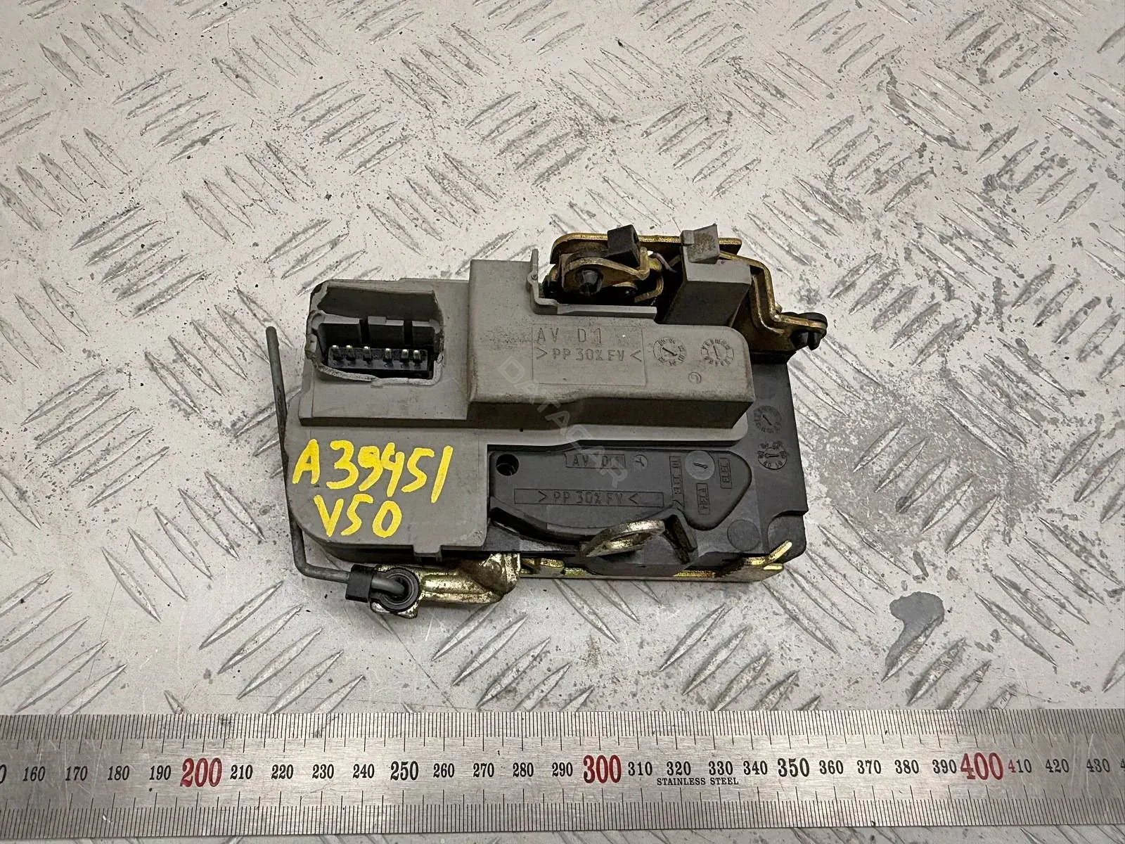 Замок двери 9136K0