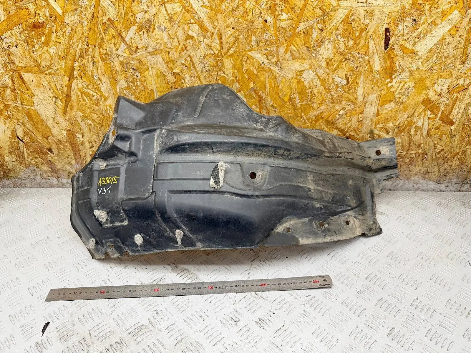Подкрылок GS1D56140H