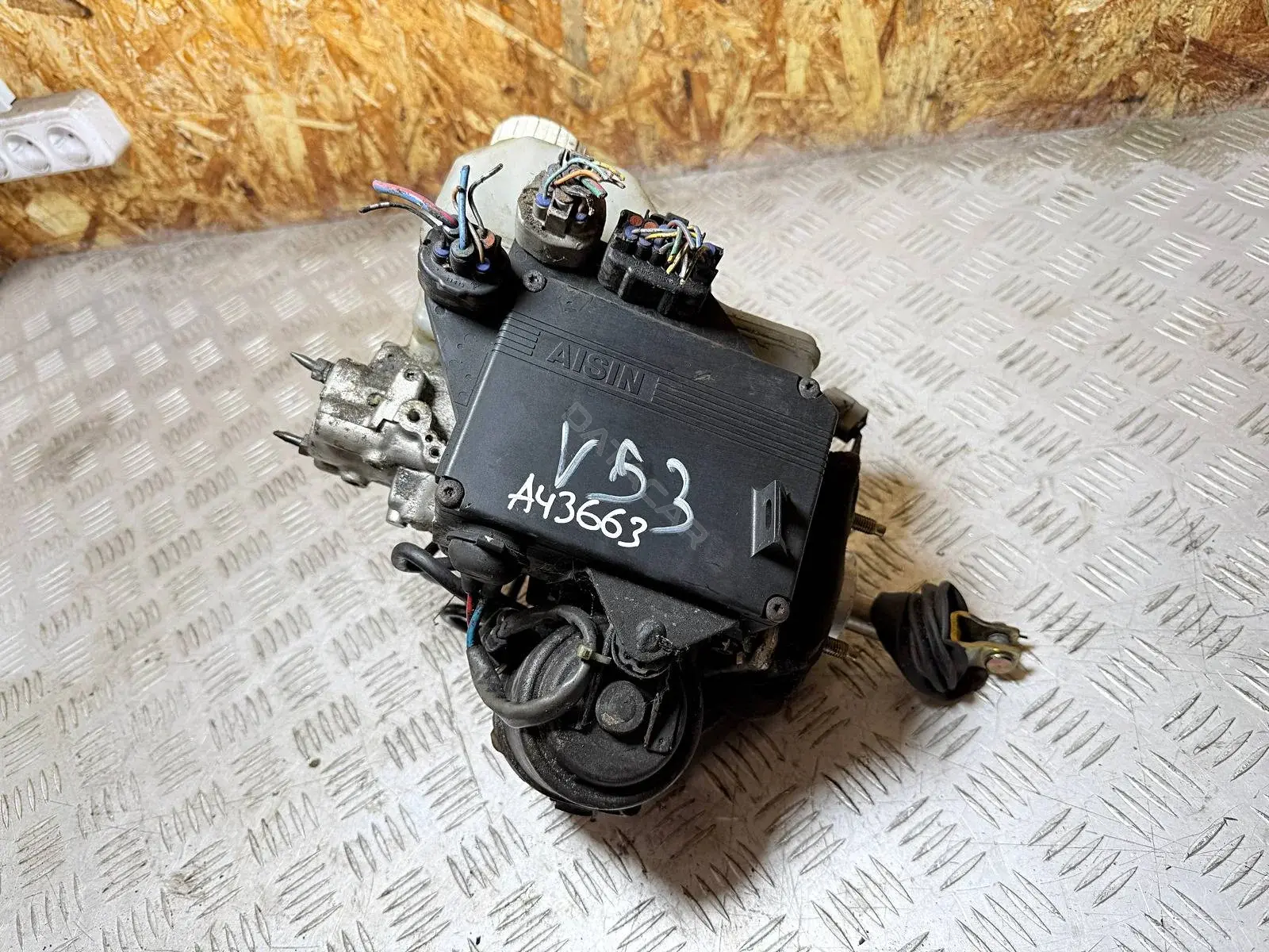 Блок управления АБС MR977461