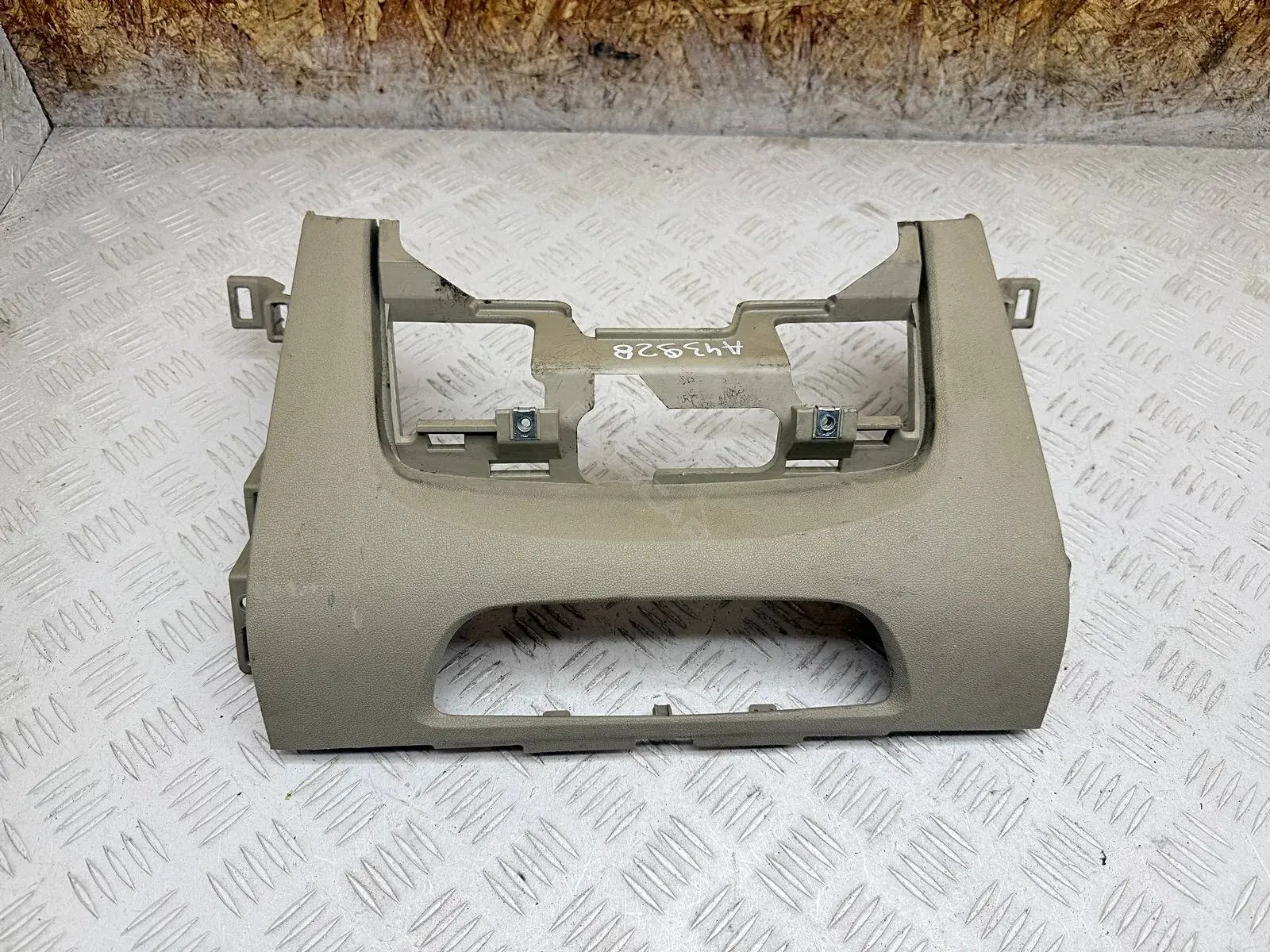 Панель передняя салона (торпедо) 681040001R, 681040008R