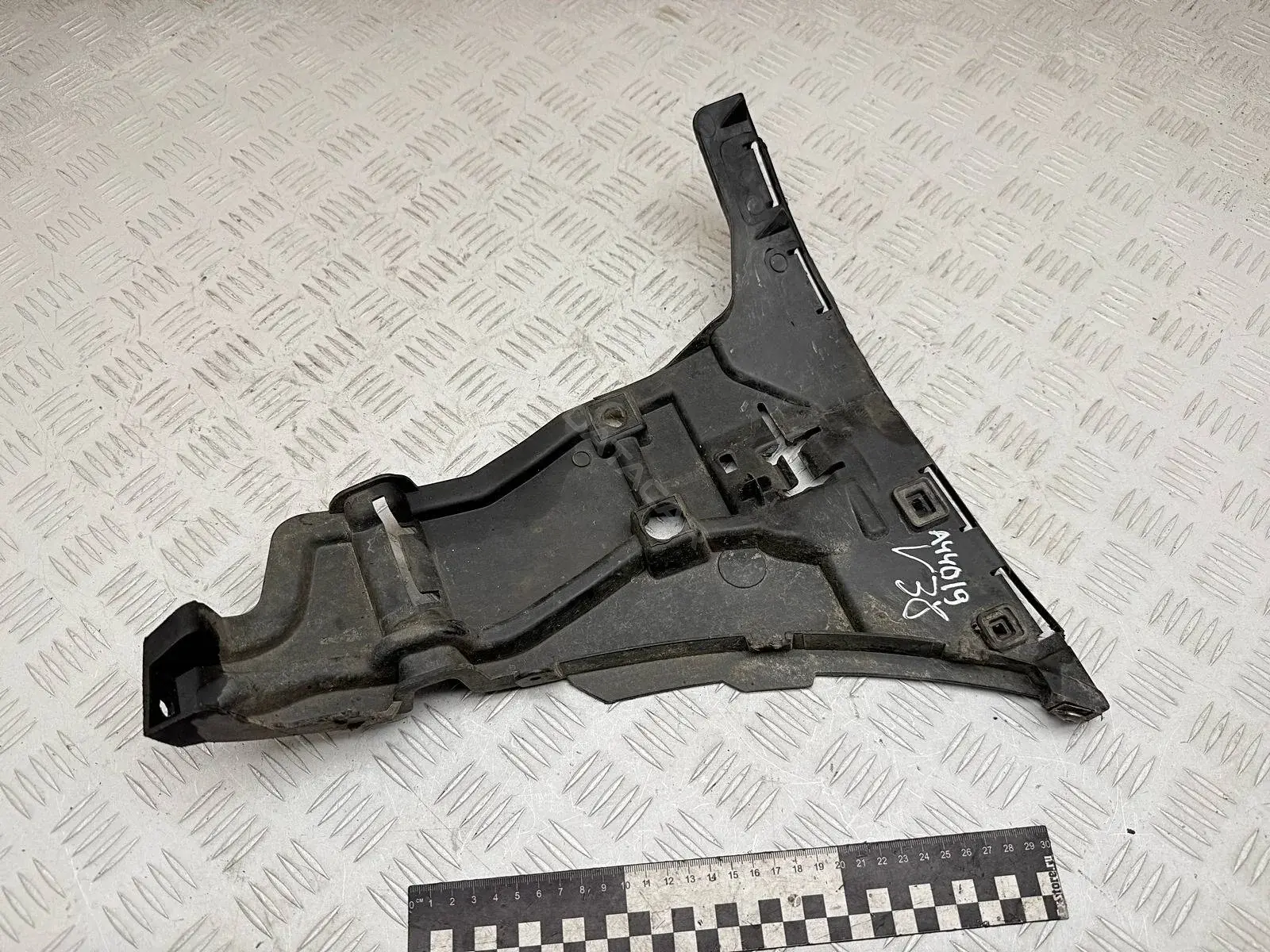 Кронштейн-направляющая бампера 08693182