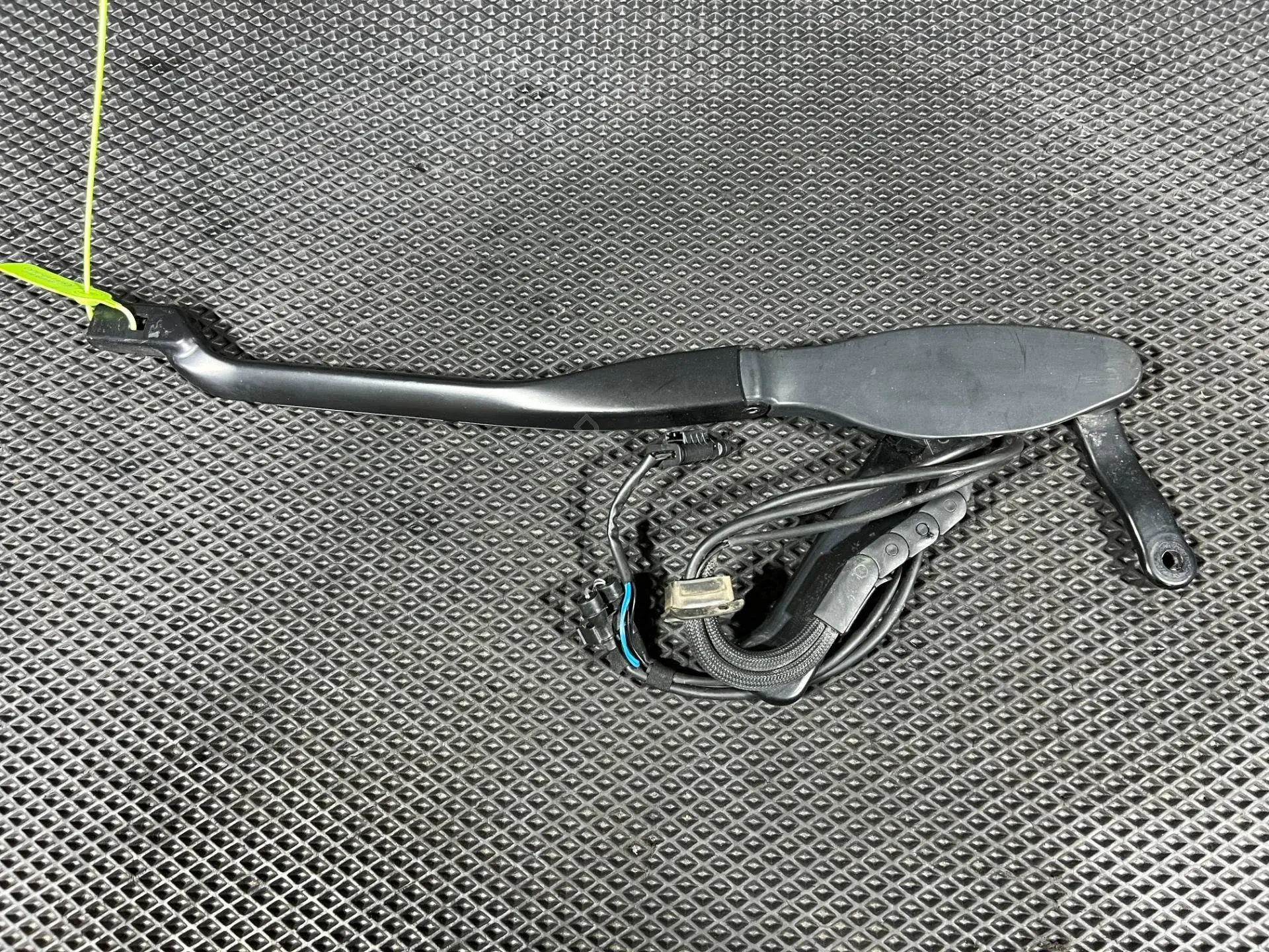 Рычаг стеклоочистителя A2228200640, A2228200644