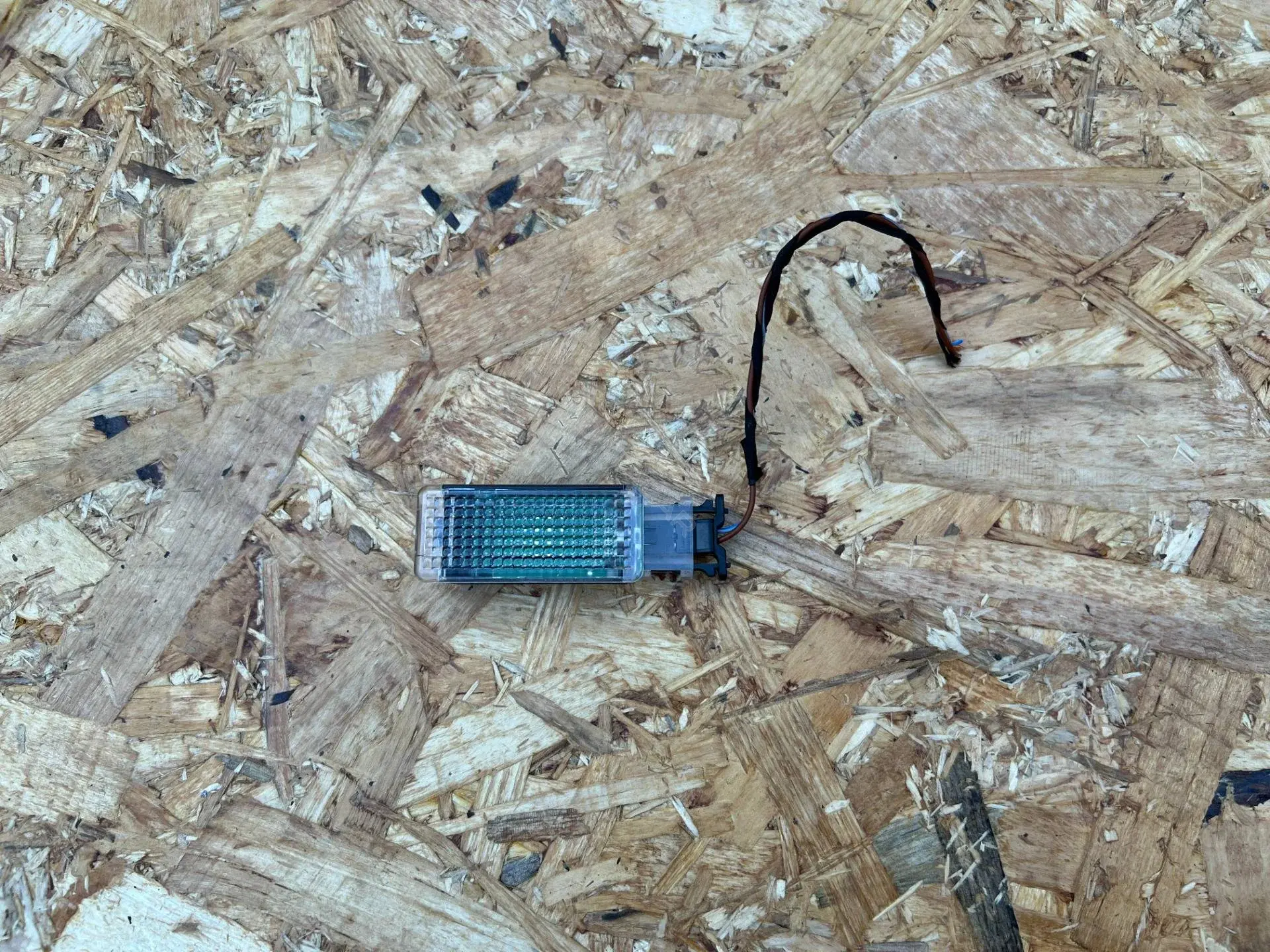Плафон освещения салона 5G0947409