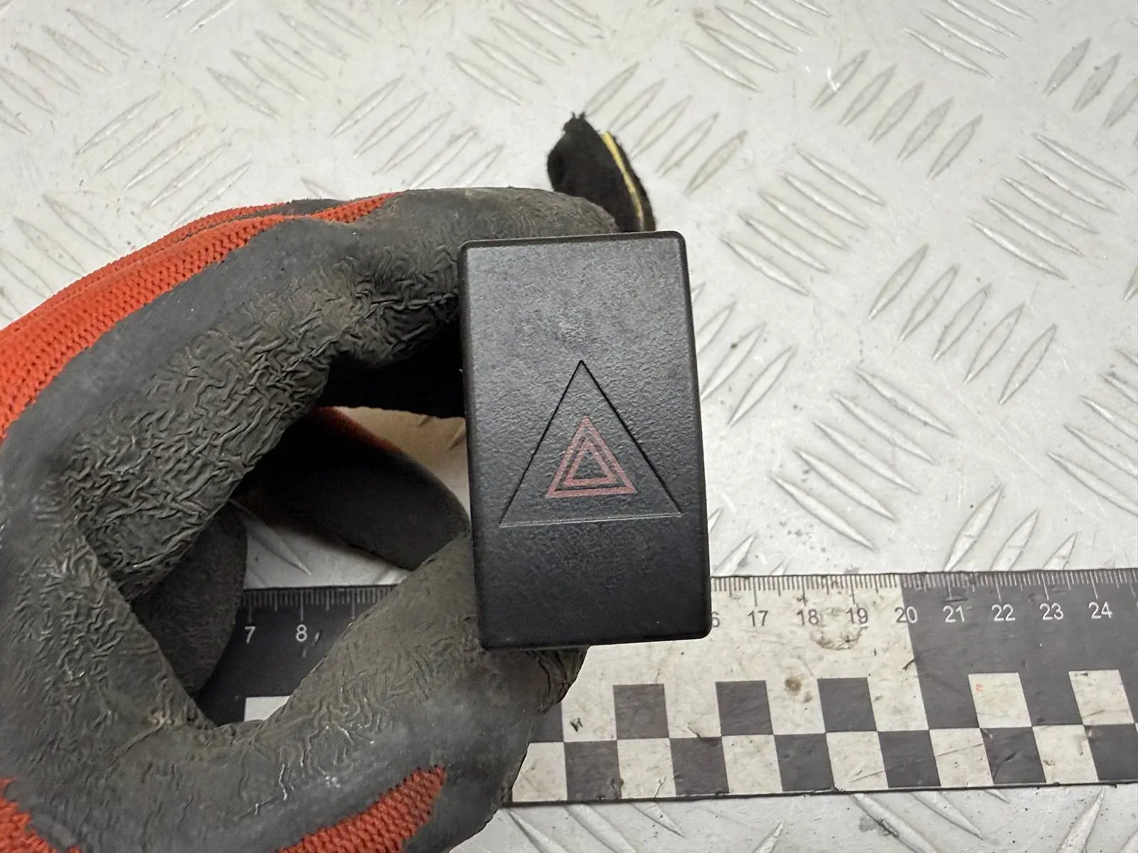 Кнопка аварийки 864W0140E2, 93720H1101