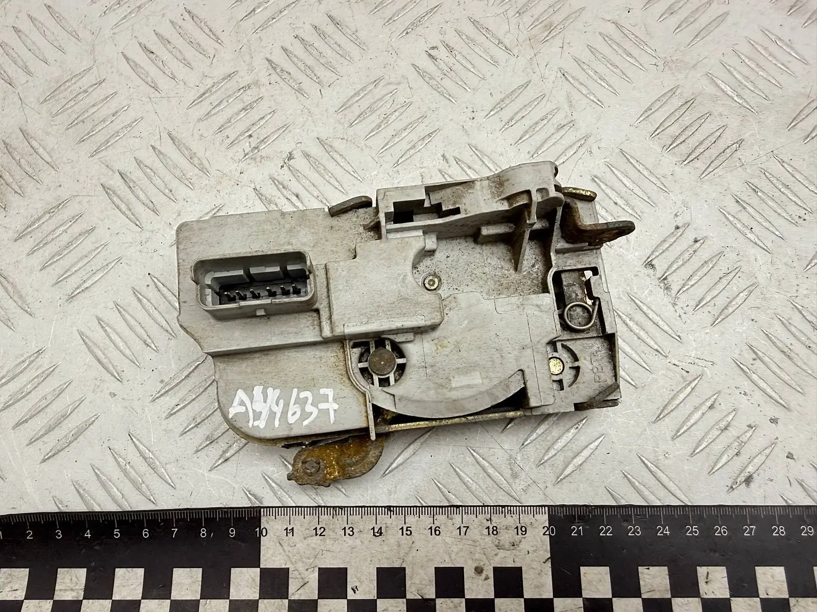 Замок двери 9136J9