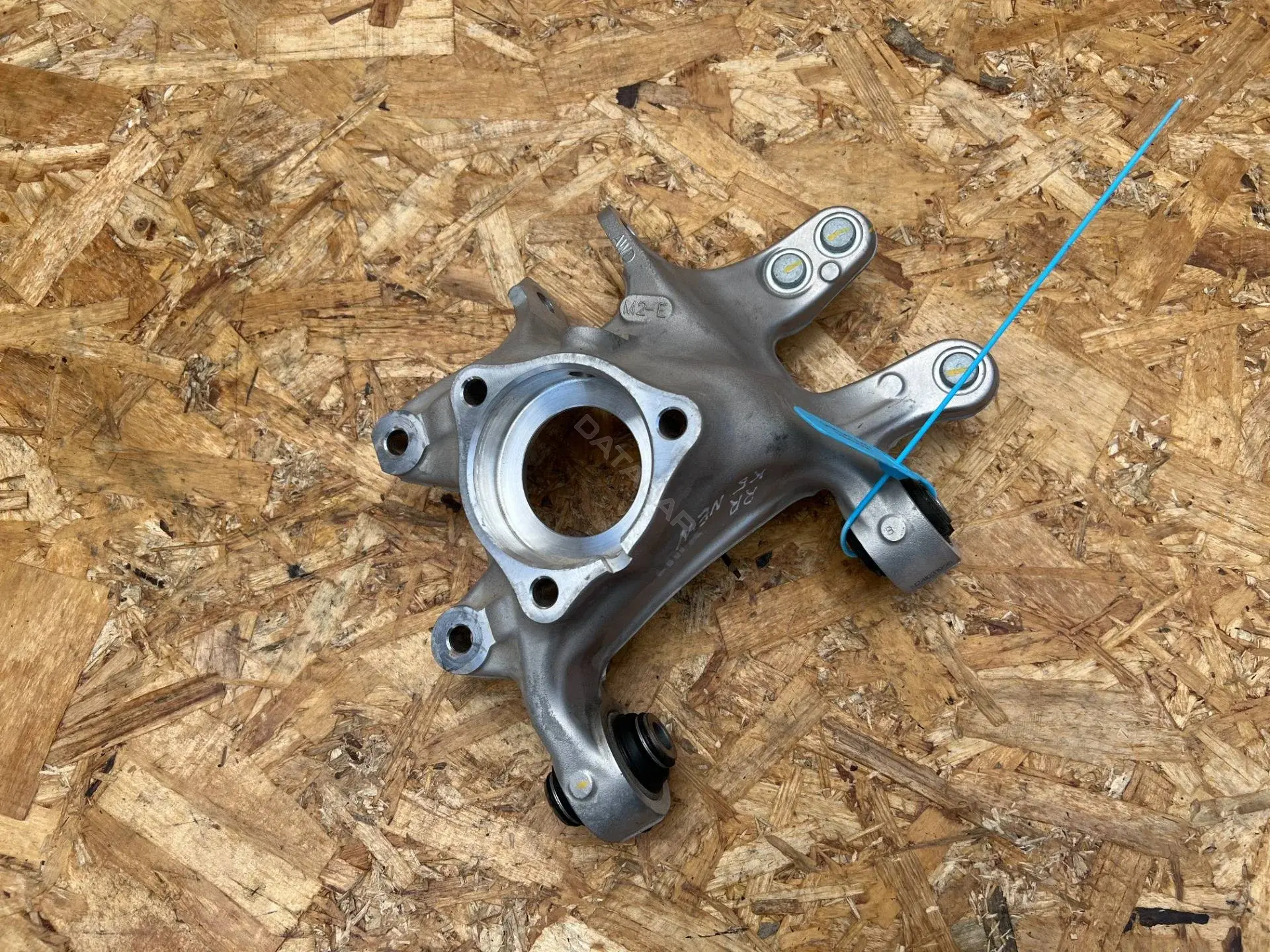 Поворотный кулак 52711L3500