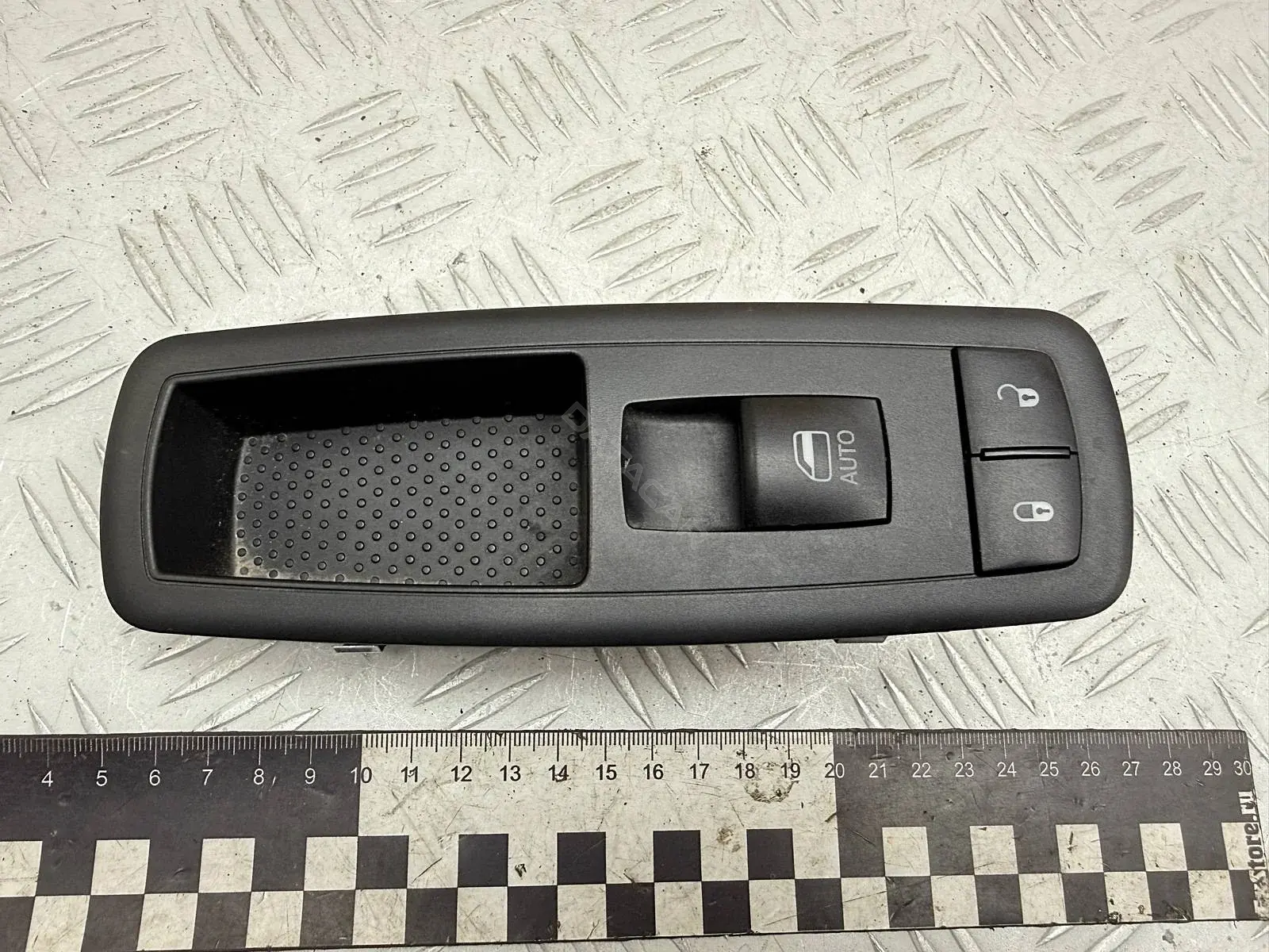 Кнопка стеклоподъемника 10100725, 10205662, 68141892AA