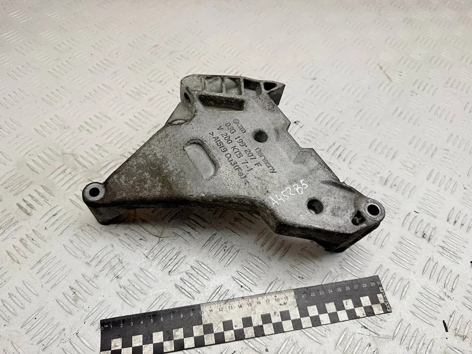 Кронштейн двигателя 03G199207F