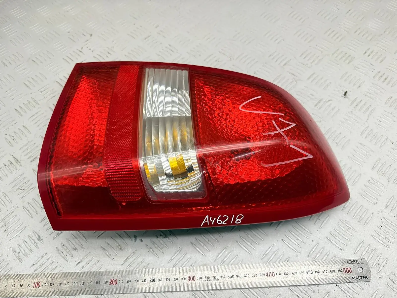 Задние фонари 26550AU300