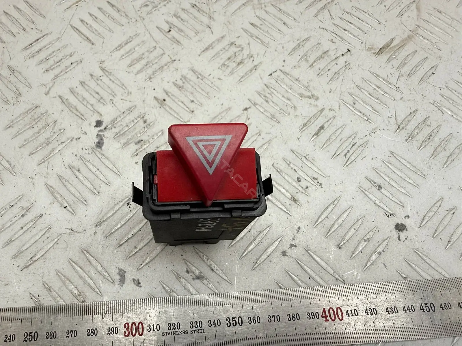 Кнопка аварийки 37783, 4B0941509C