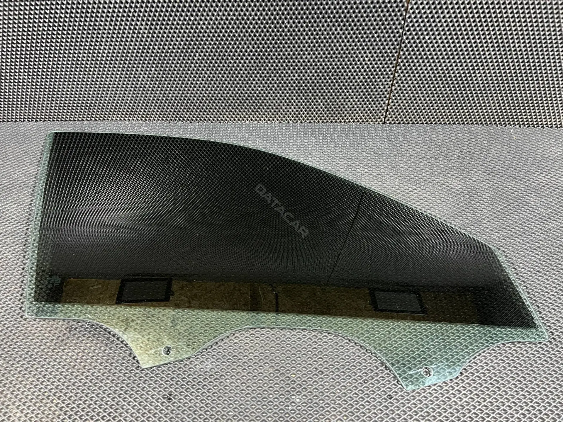 Стекло двери 8W0845202