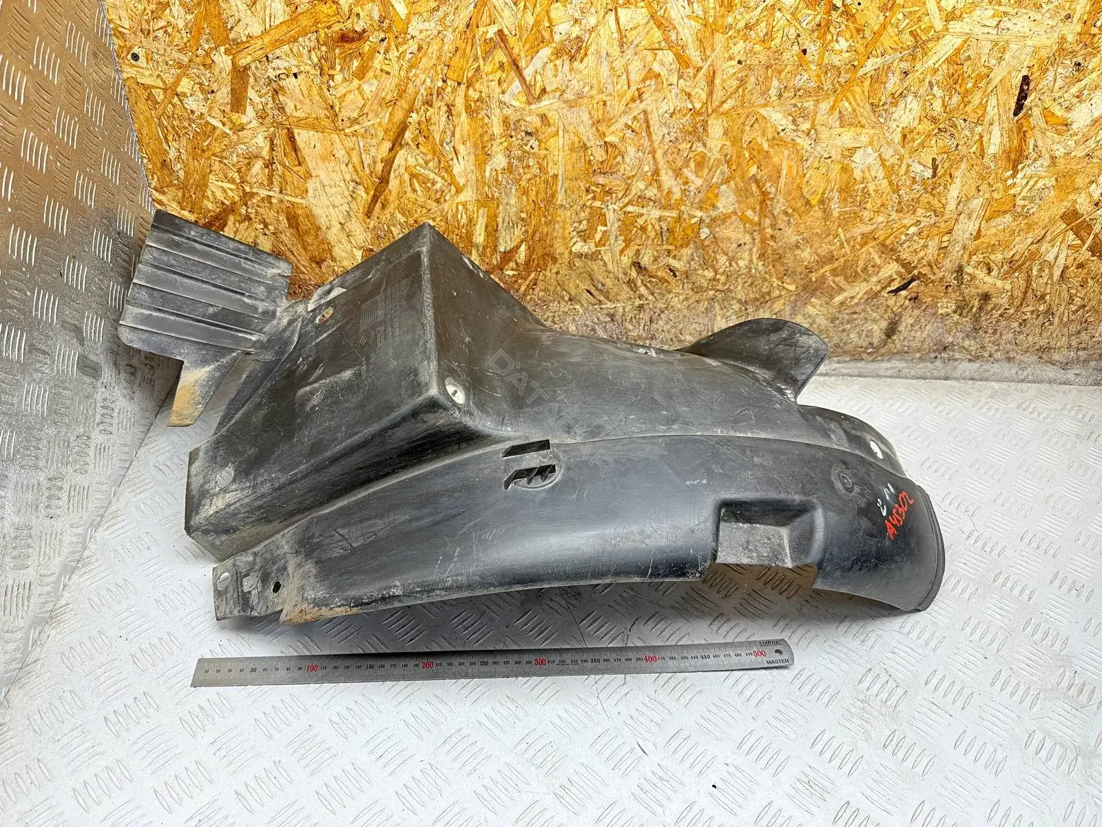 Подкрылок 8200508353, 93857449