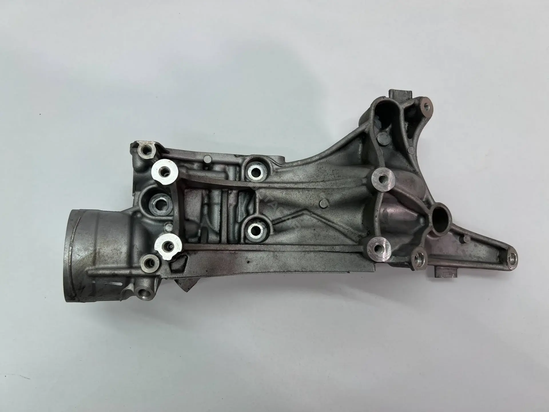 Корпус масляного фильтра 06L903143L