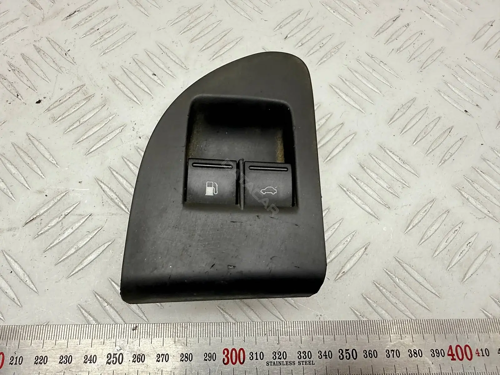 Кнопка крышки багажника 7L6867375C, 7L6959303, 7L6959903