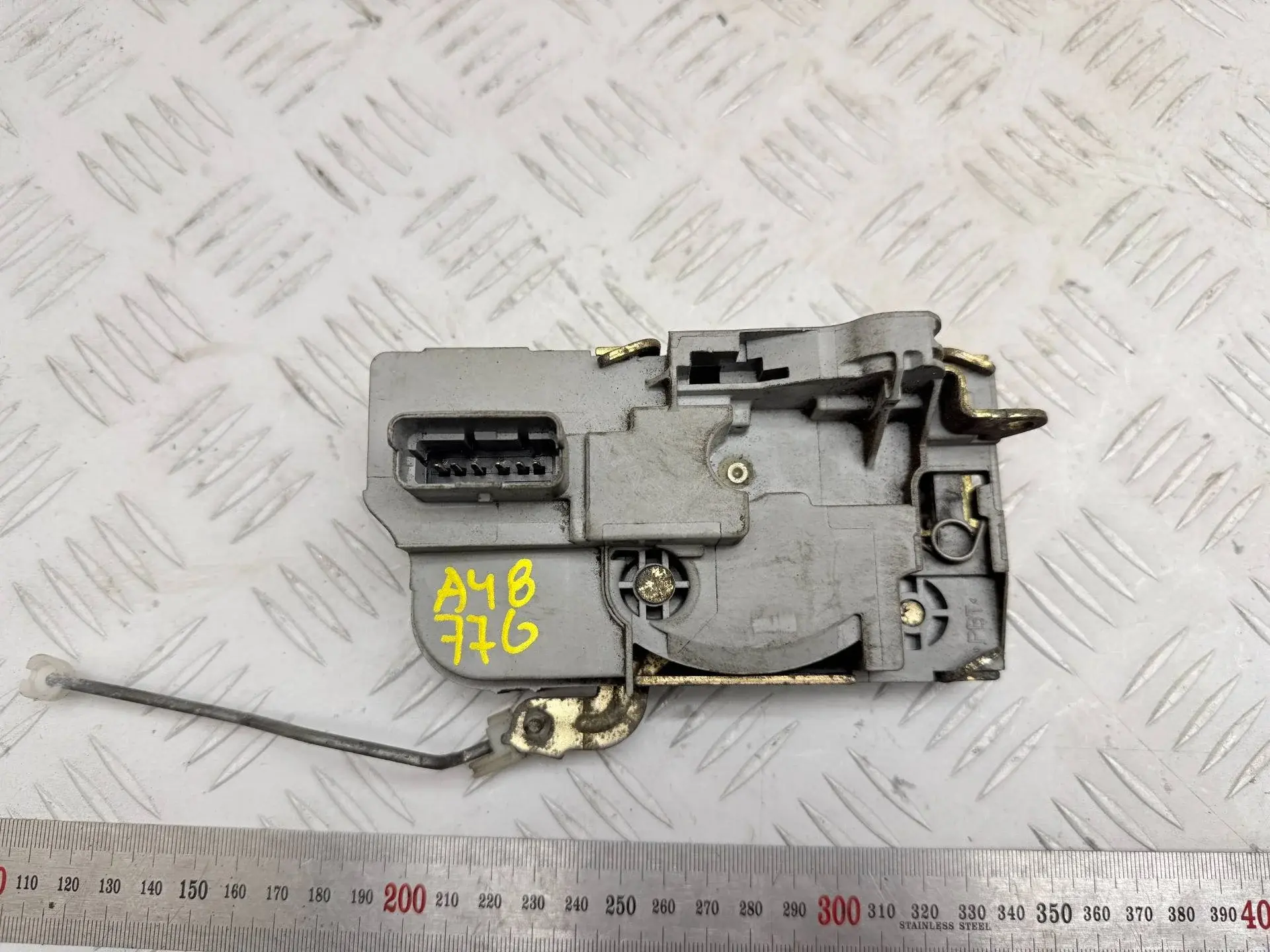 Замок двери 9136J9