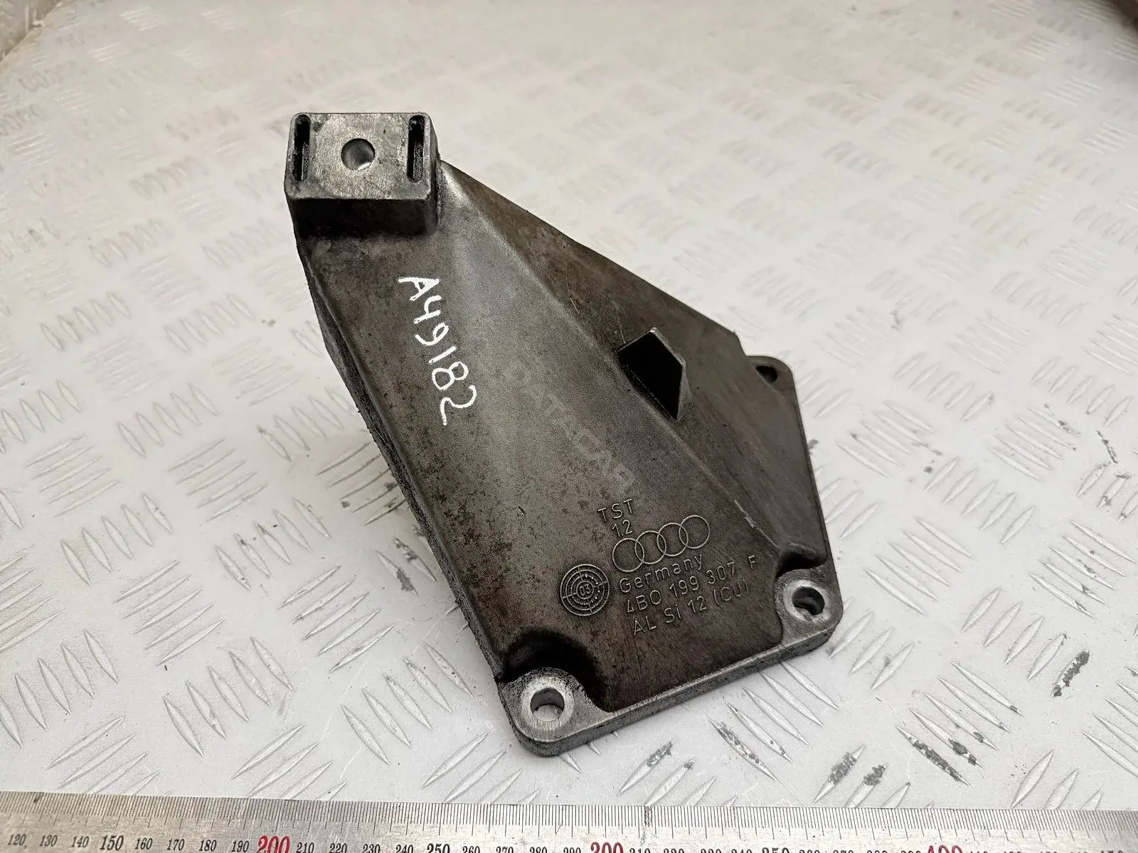 Кронштейн двигателя 4B0199307F