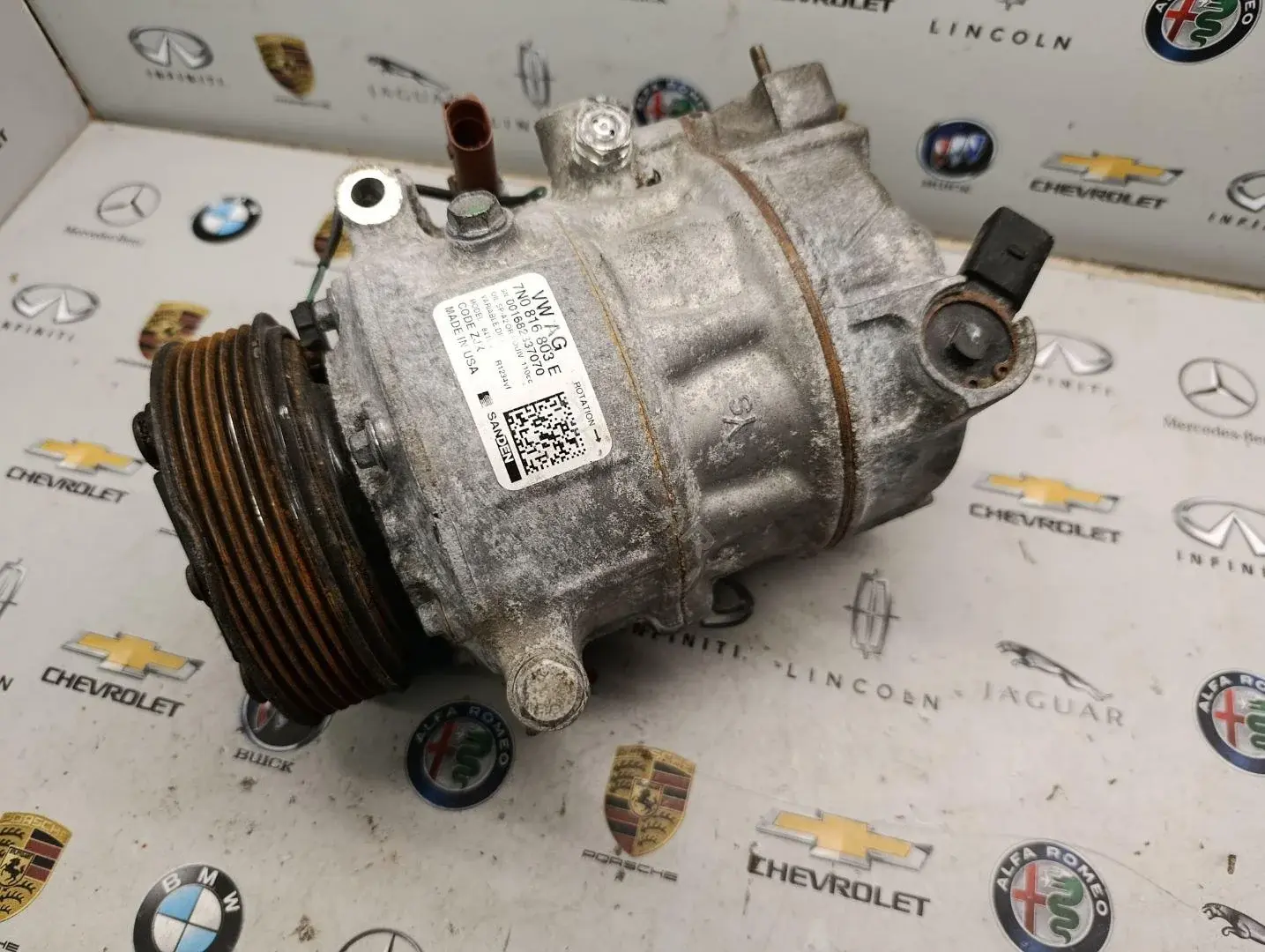 Компрессор кондиционера 7N0816803E