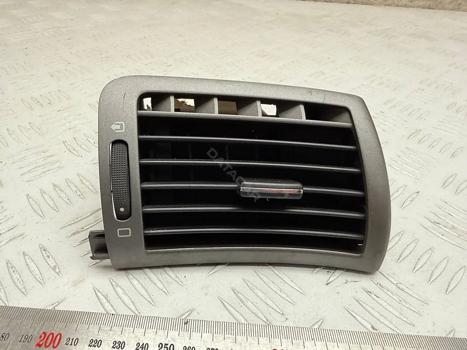 Дефлектор обдува салона 9644589377
