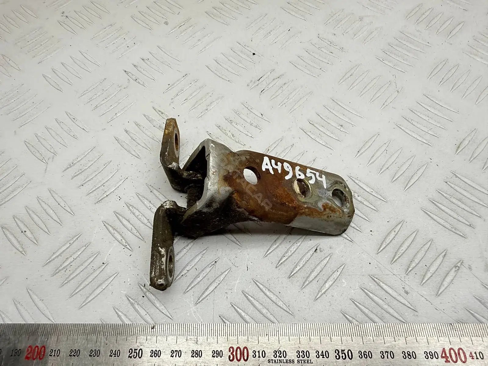 Петля двери MR292180