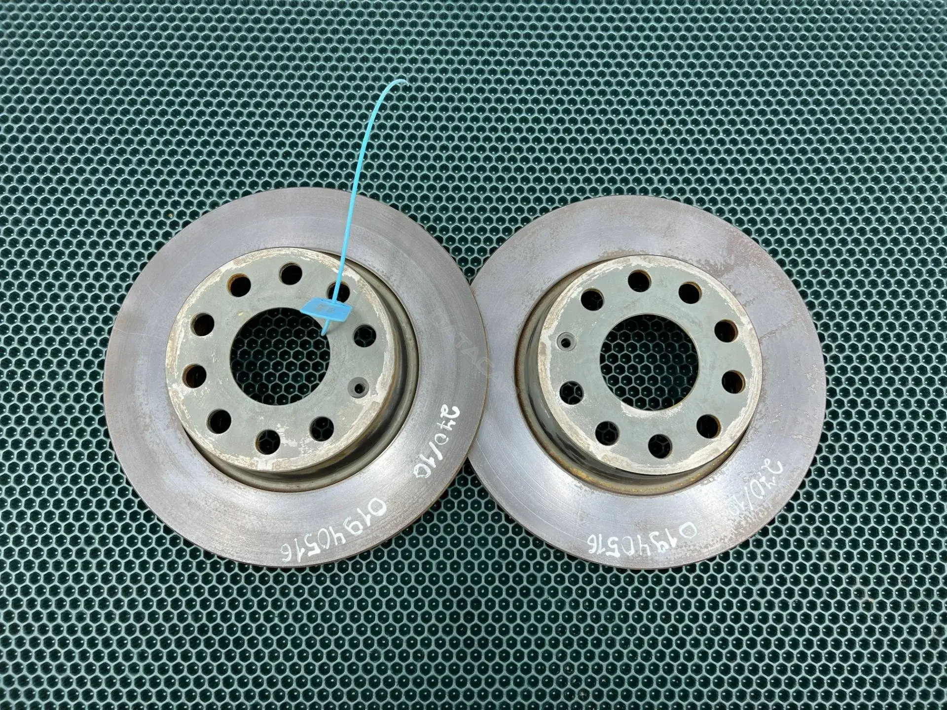 Тормозные диски 5QM615601E