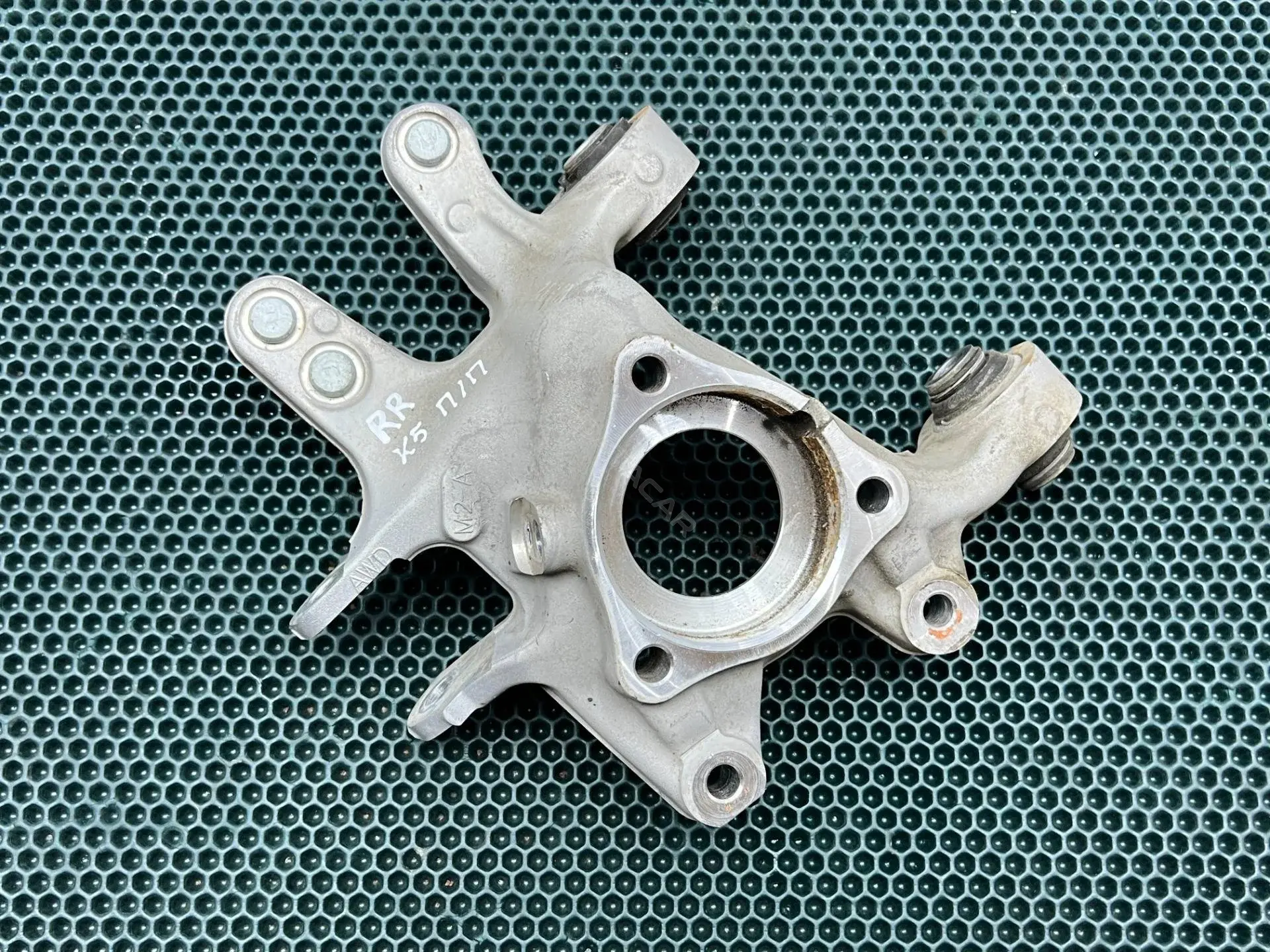 Поворотный кулак 52711L3500