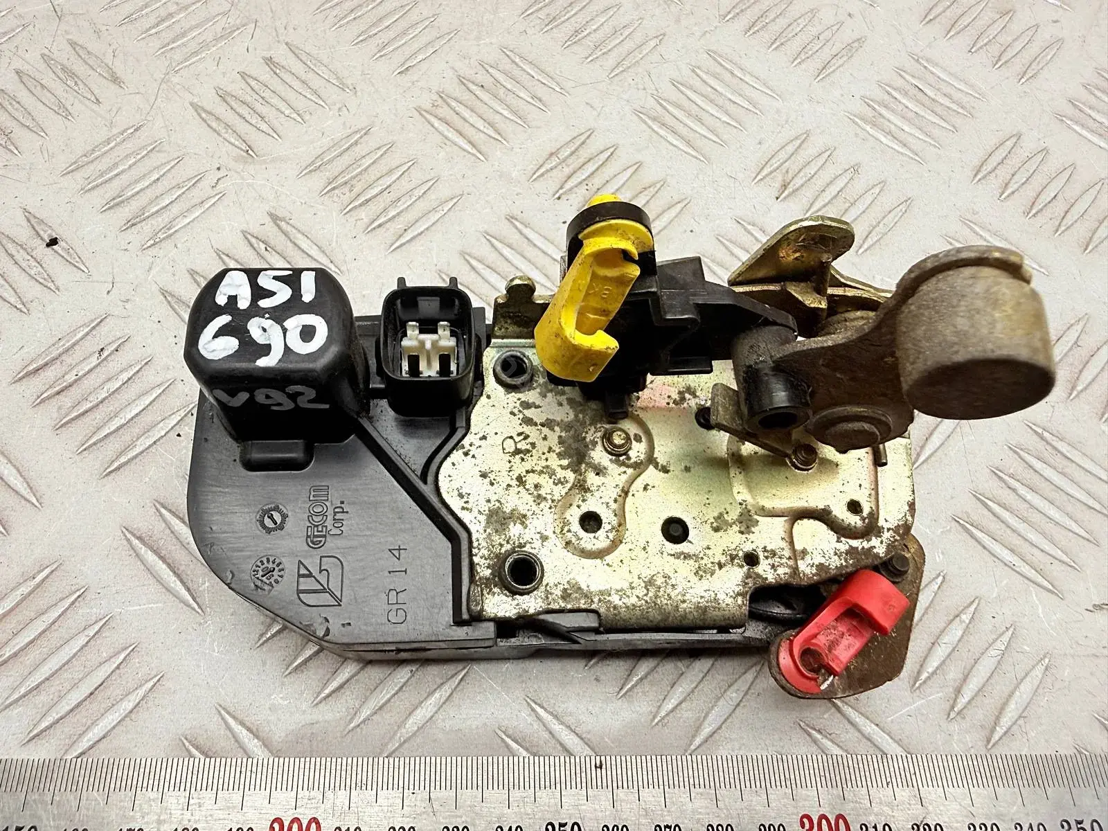 Замок двери 4894522AD