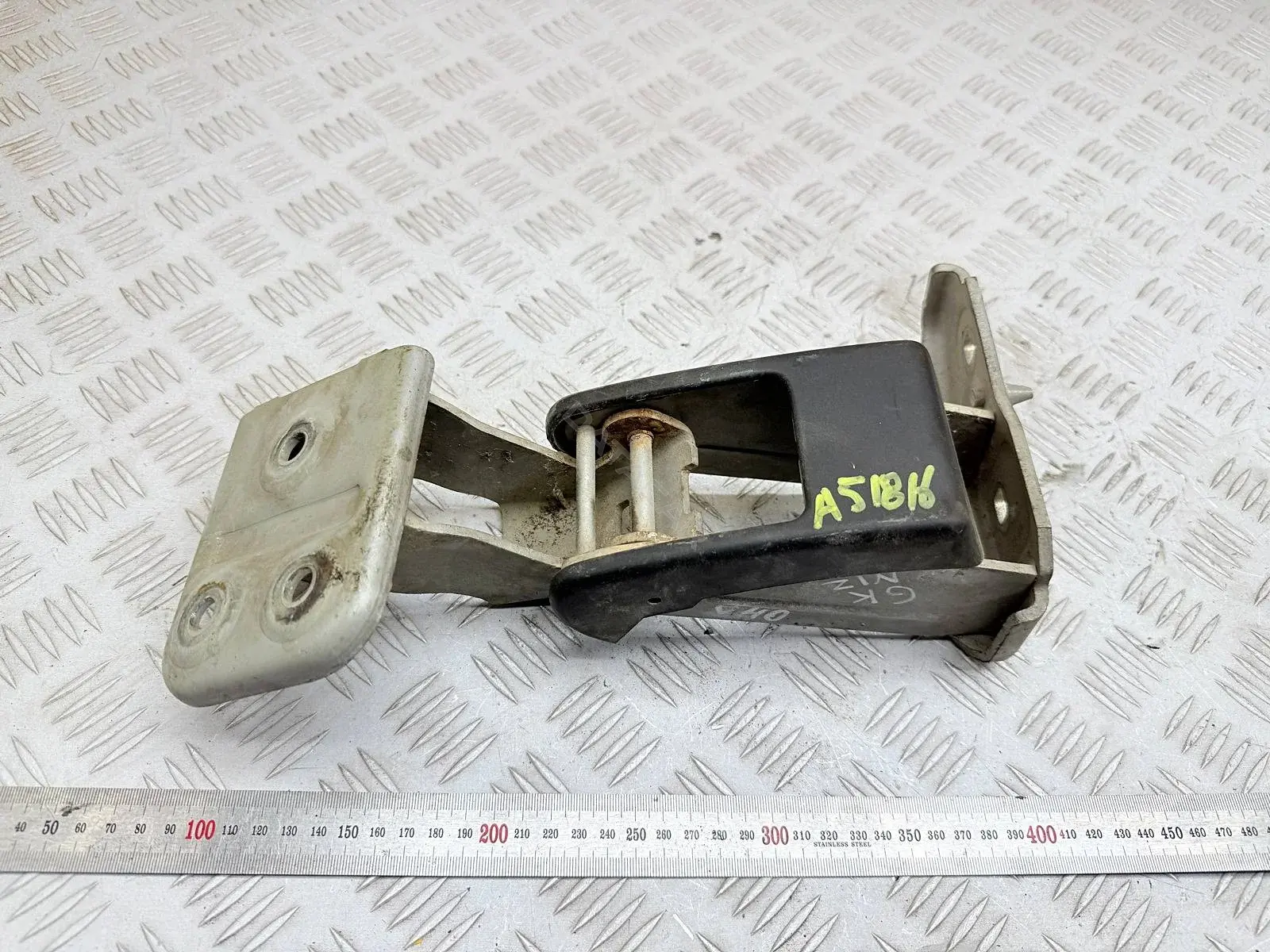 Петля двери 871782