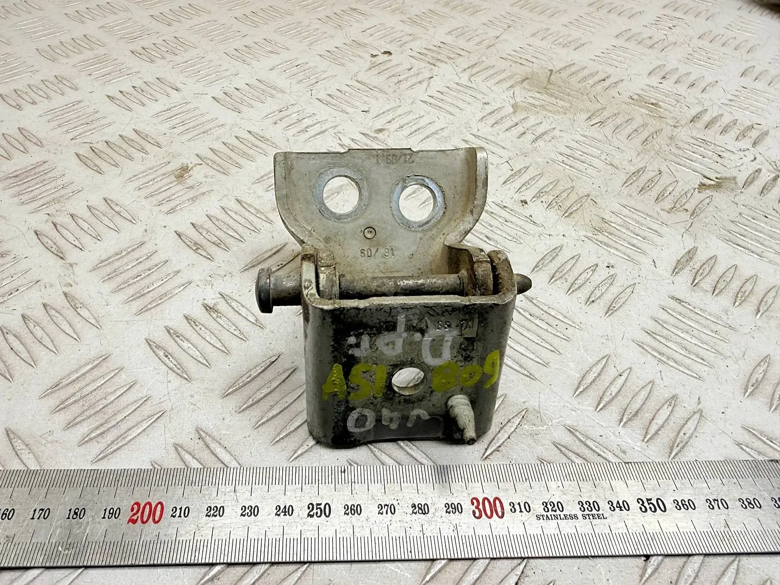Петля двери 9035T3