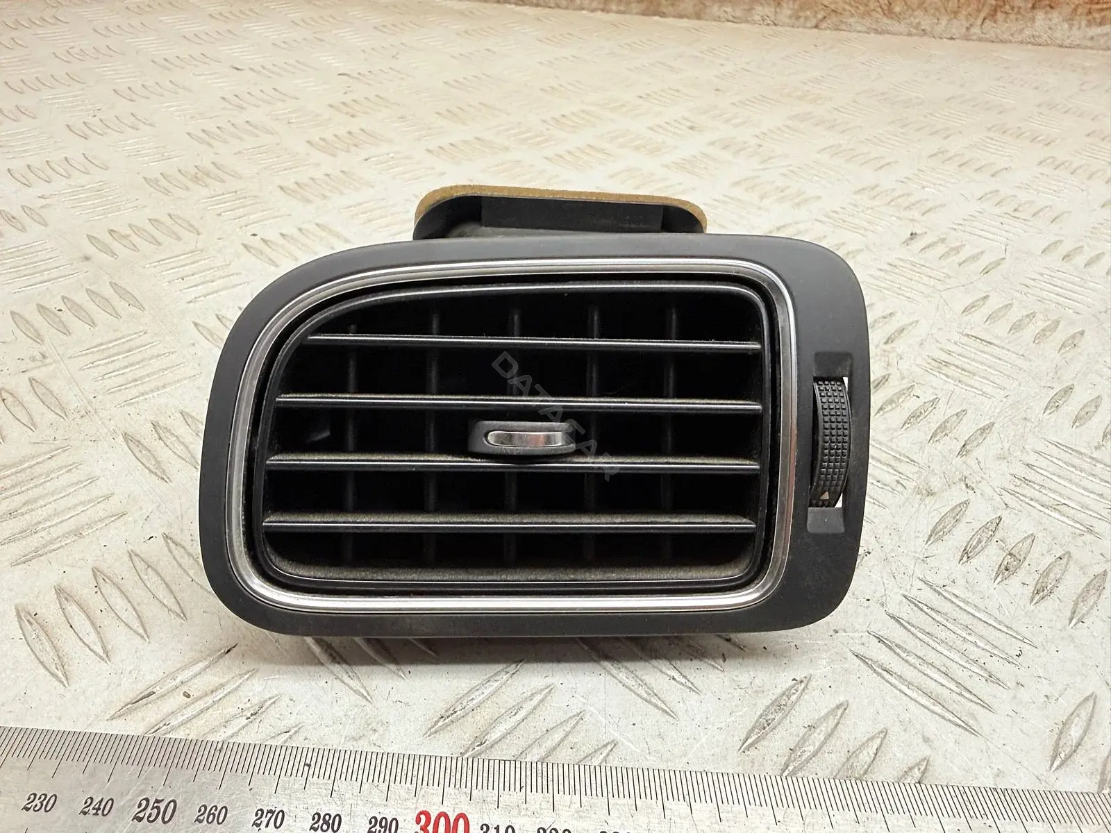 Дефлектор обдува салона 6RF819703