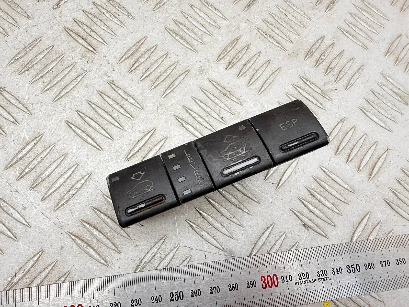 Кнопка переключения режимов подвески 4Z7927139A