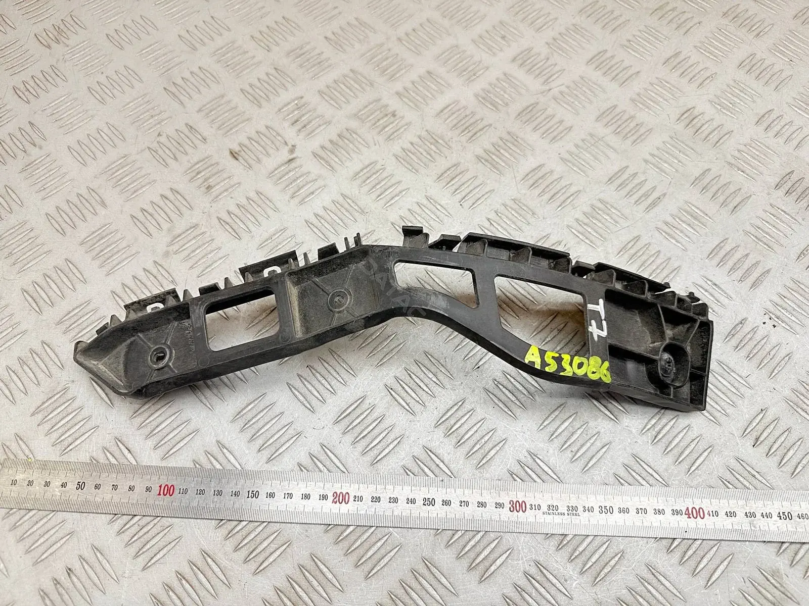 Кронштейн-направляющая бампера 6R6807393A