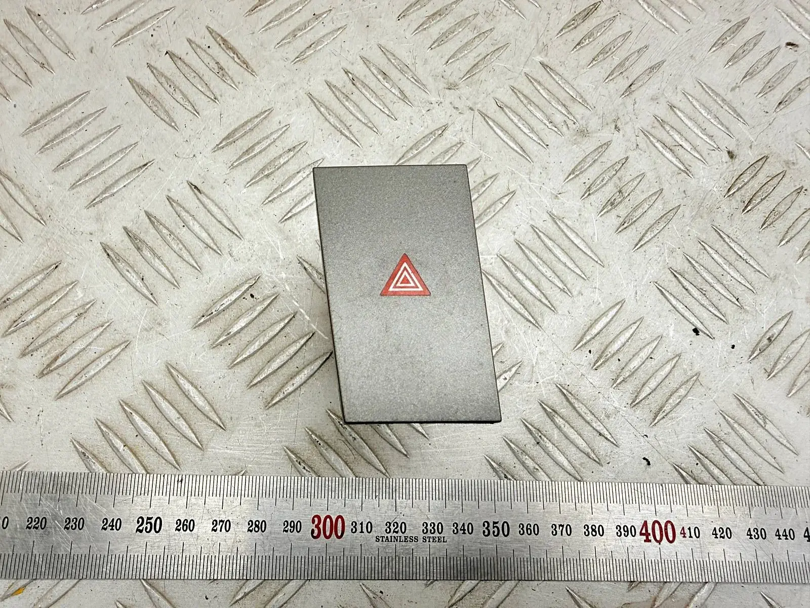 Кнопка аварийки 13138255, 13549900, 13592