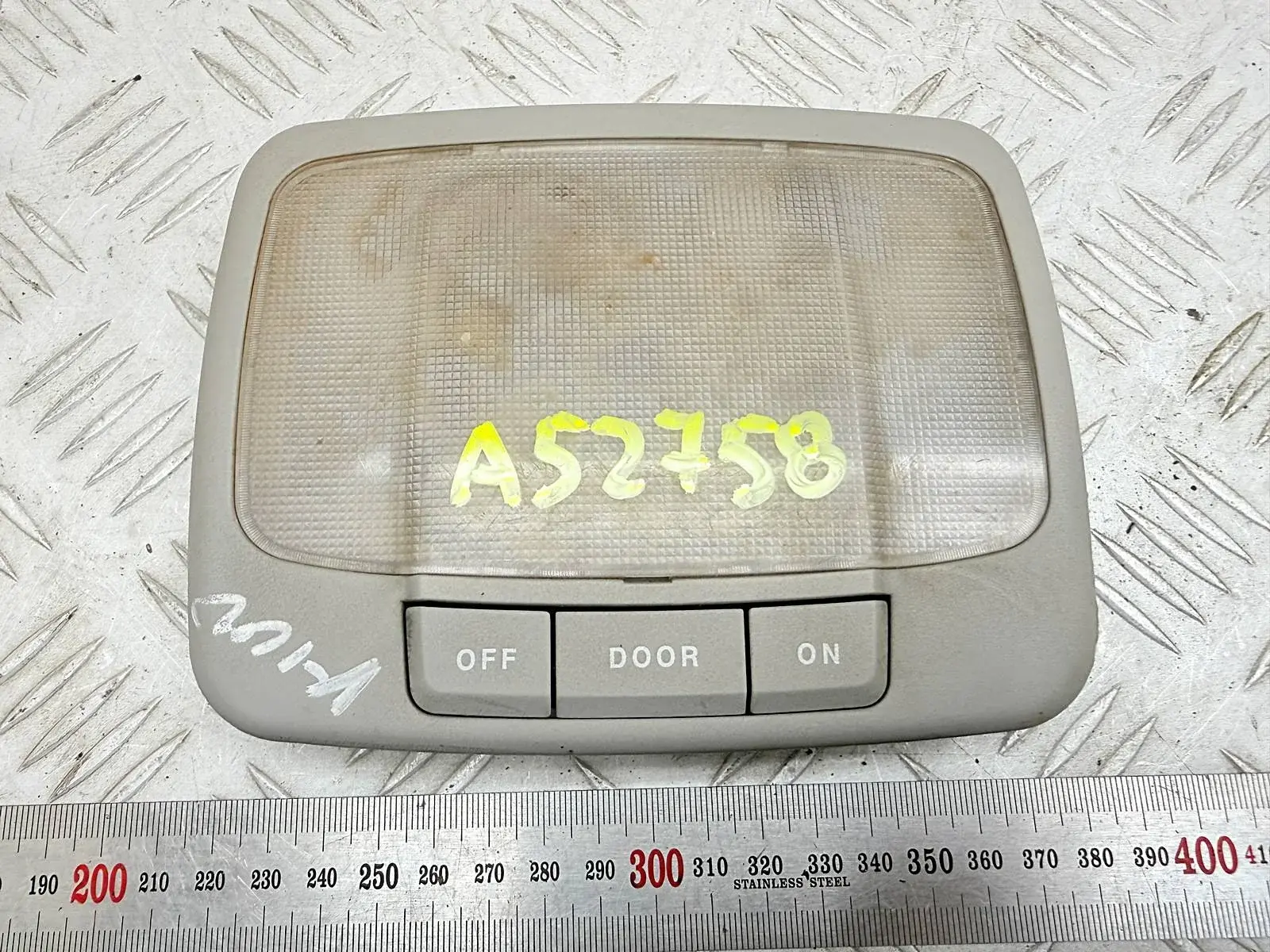 Плафон освещения салона 9262029610